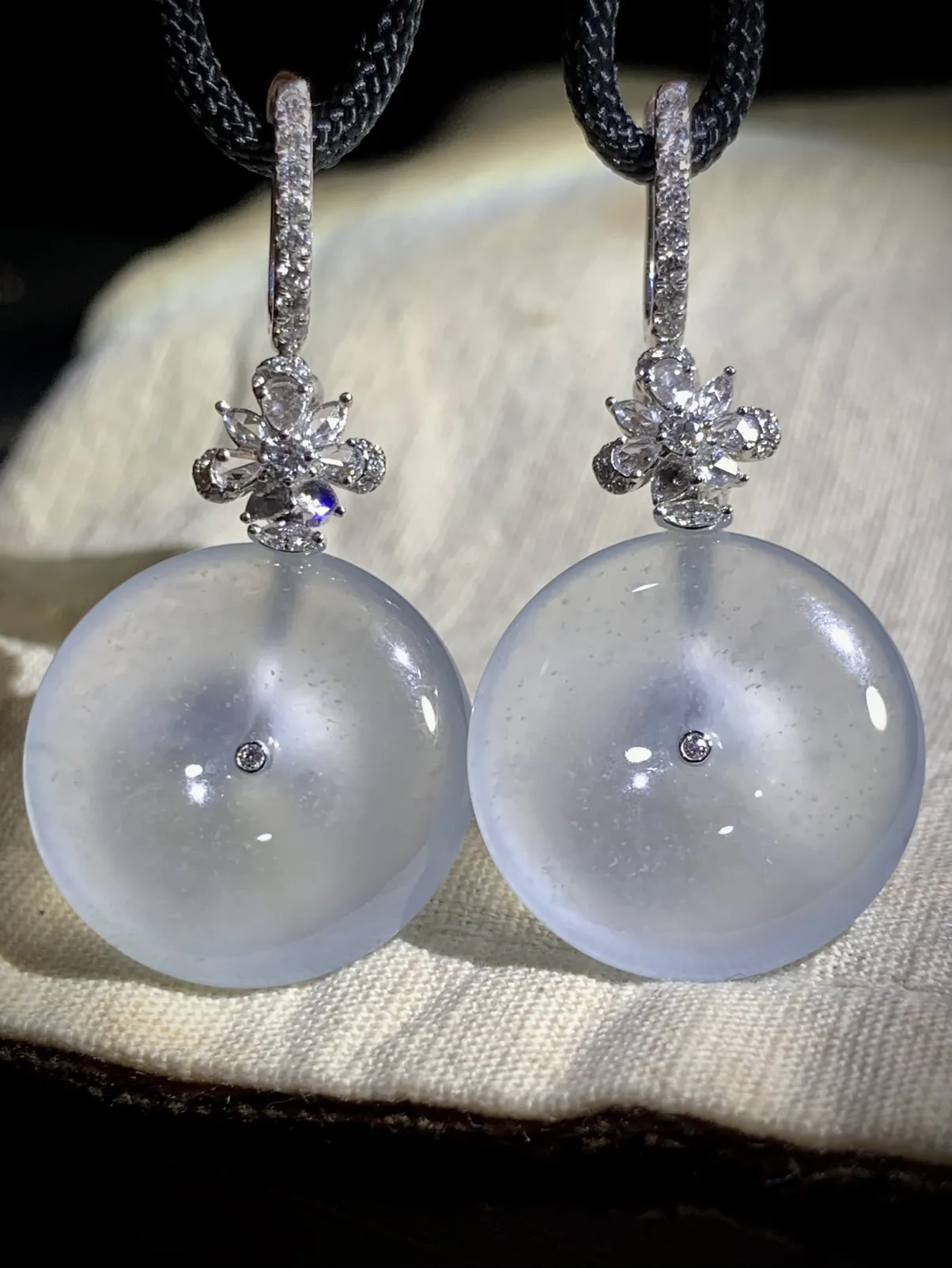 木那雪花料平安扣吊坠耳坠两用款，
裸石23-5.5mm
18K金，南非钻，