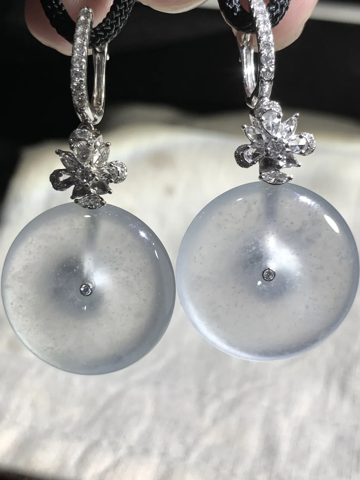 木那雪花料平安扣吊坠耳坠两用款，
裸石23-5.5mm
18K金，南非钻，