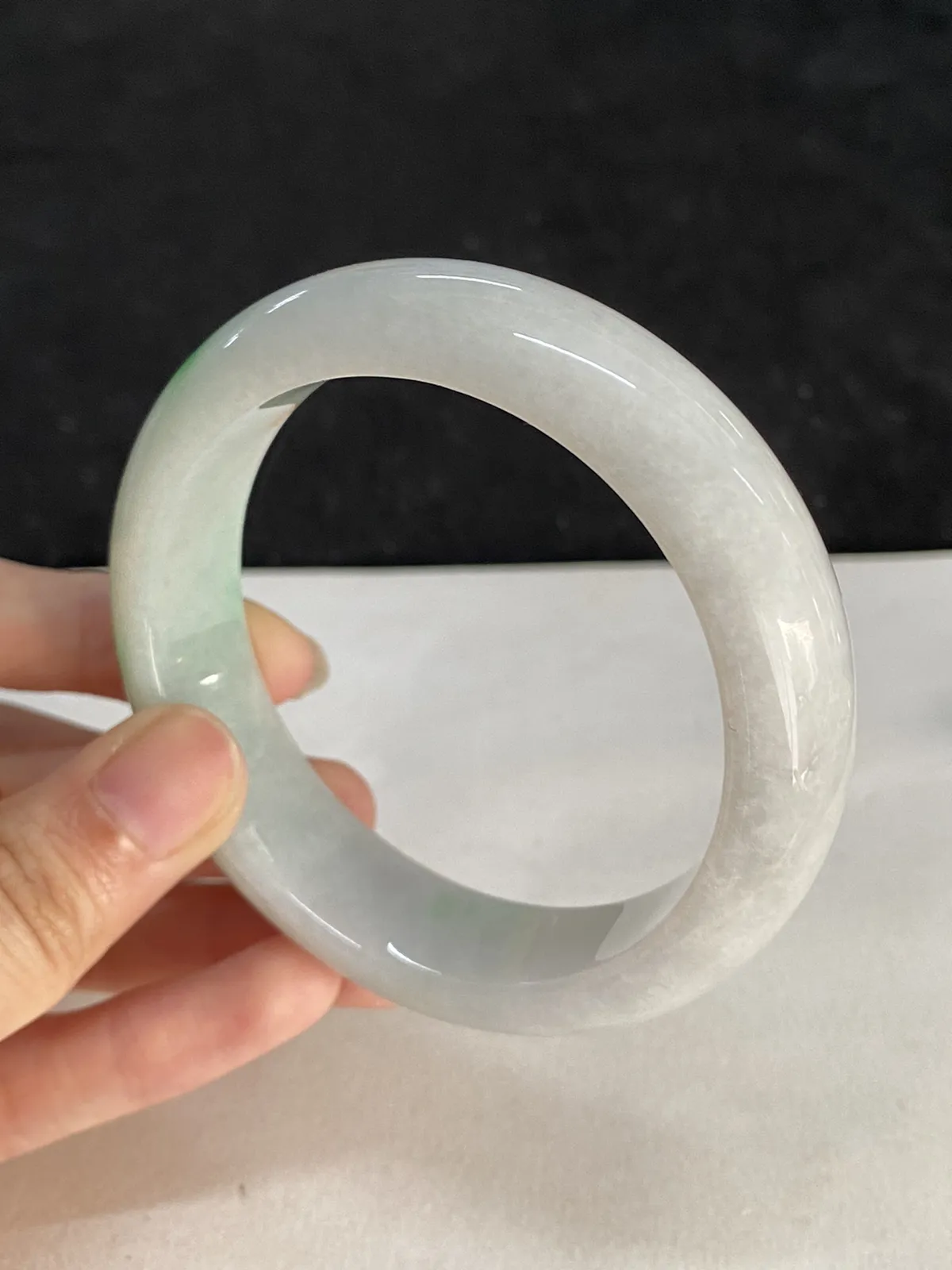 翡翠豆种飘绿手镯