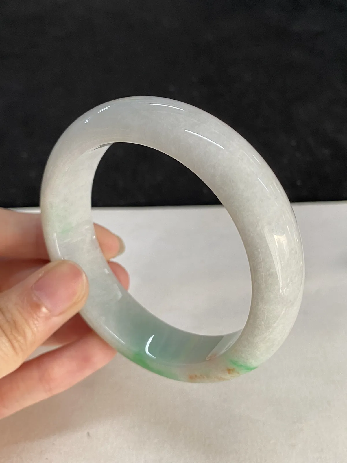 翡翠豆种飘绿手镯