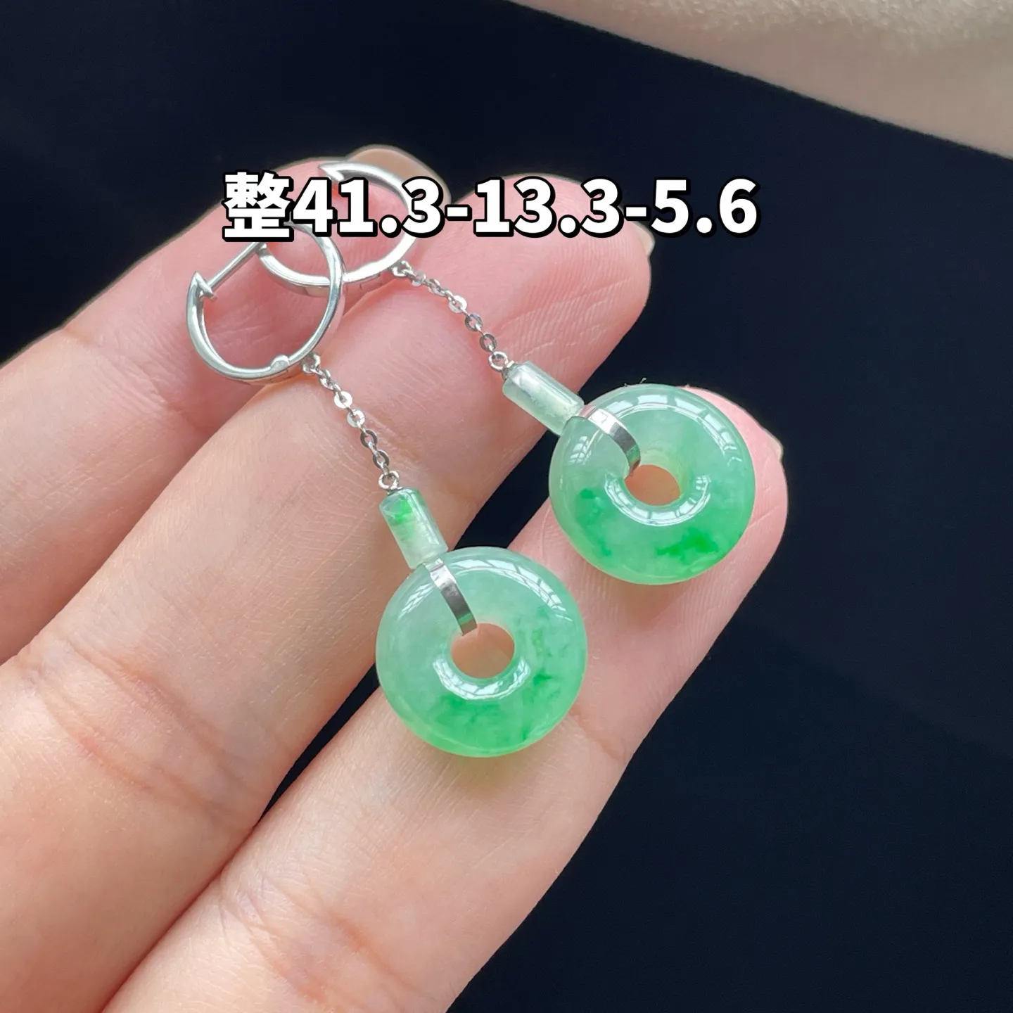 18K 冰种飘绿·甜甜圈耳坠

整41.3-13.3-5.6