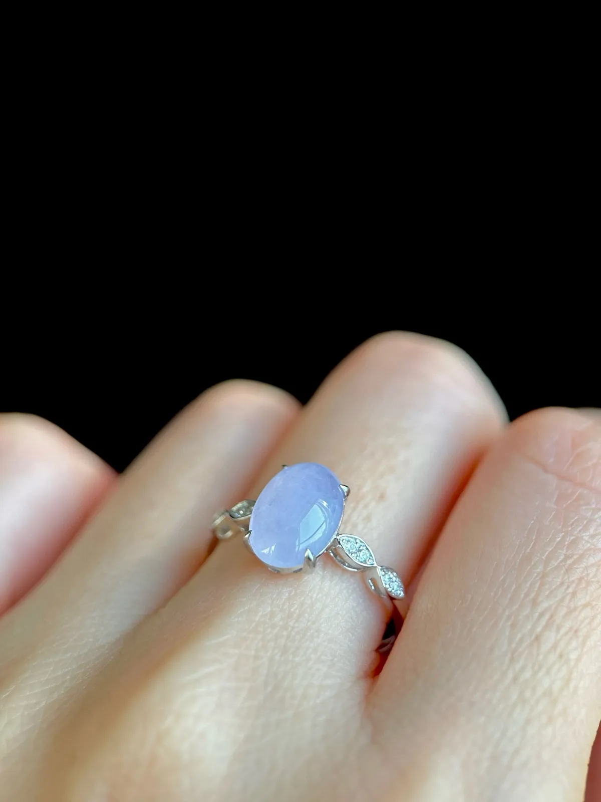 18k镶嵌冰种紫罗兰蛋面戒指