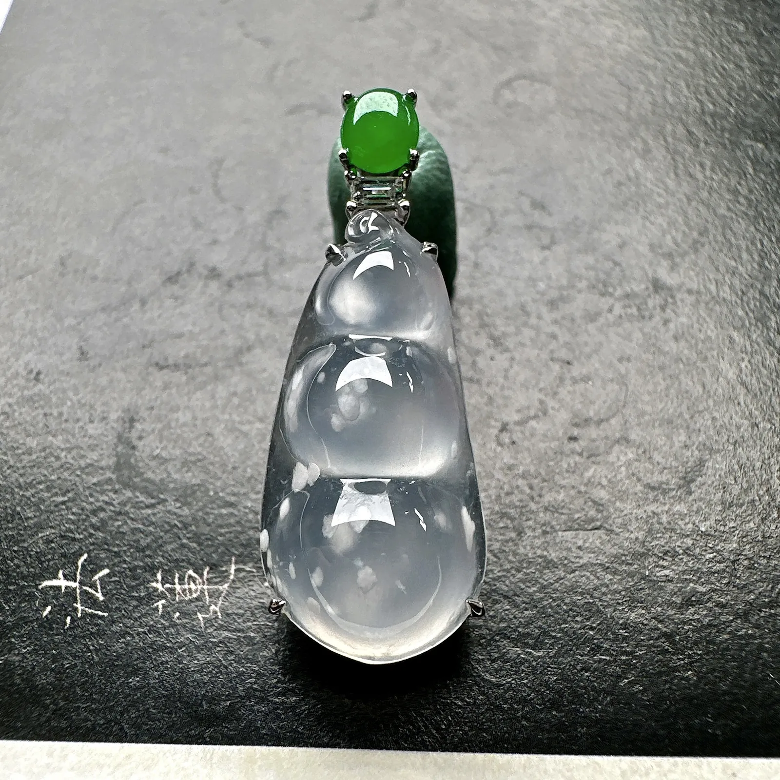【冰种福豆吊坠】老坑雪花棉料子，种地上乘，冰感十足，通透起光，饱满圆润，18k金钻镶嵌，裸石尺寸23
