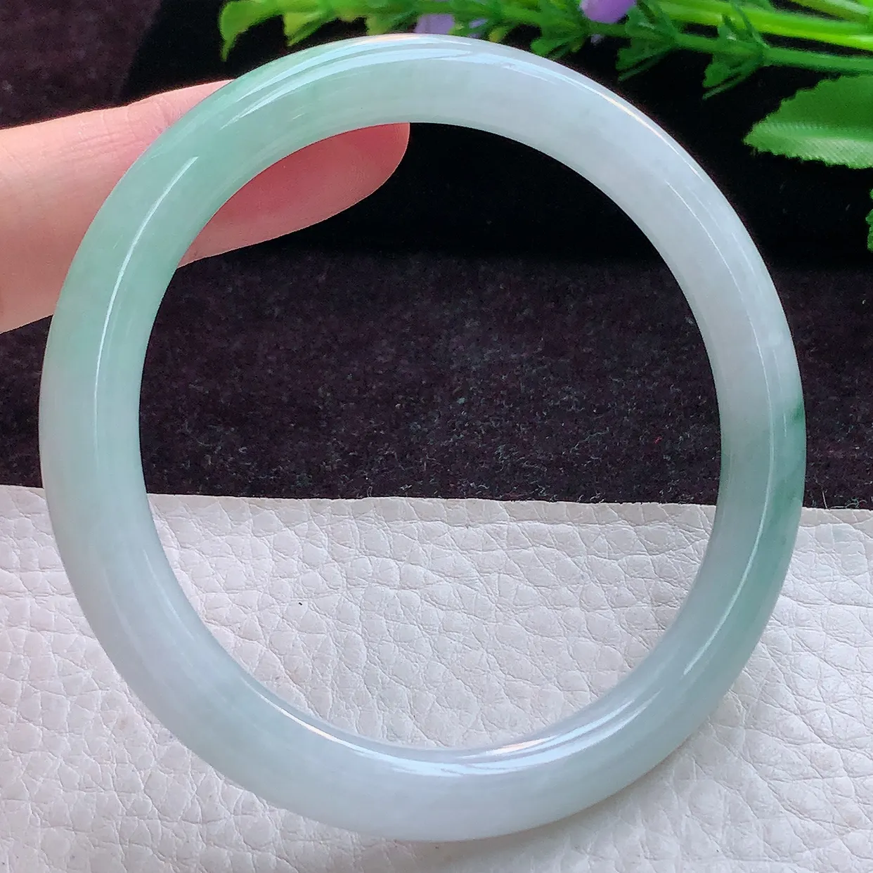 js实拍59*7.7*8美人镯 缅甸翡翠A货飘花秀气圆条玉手镯玉手环