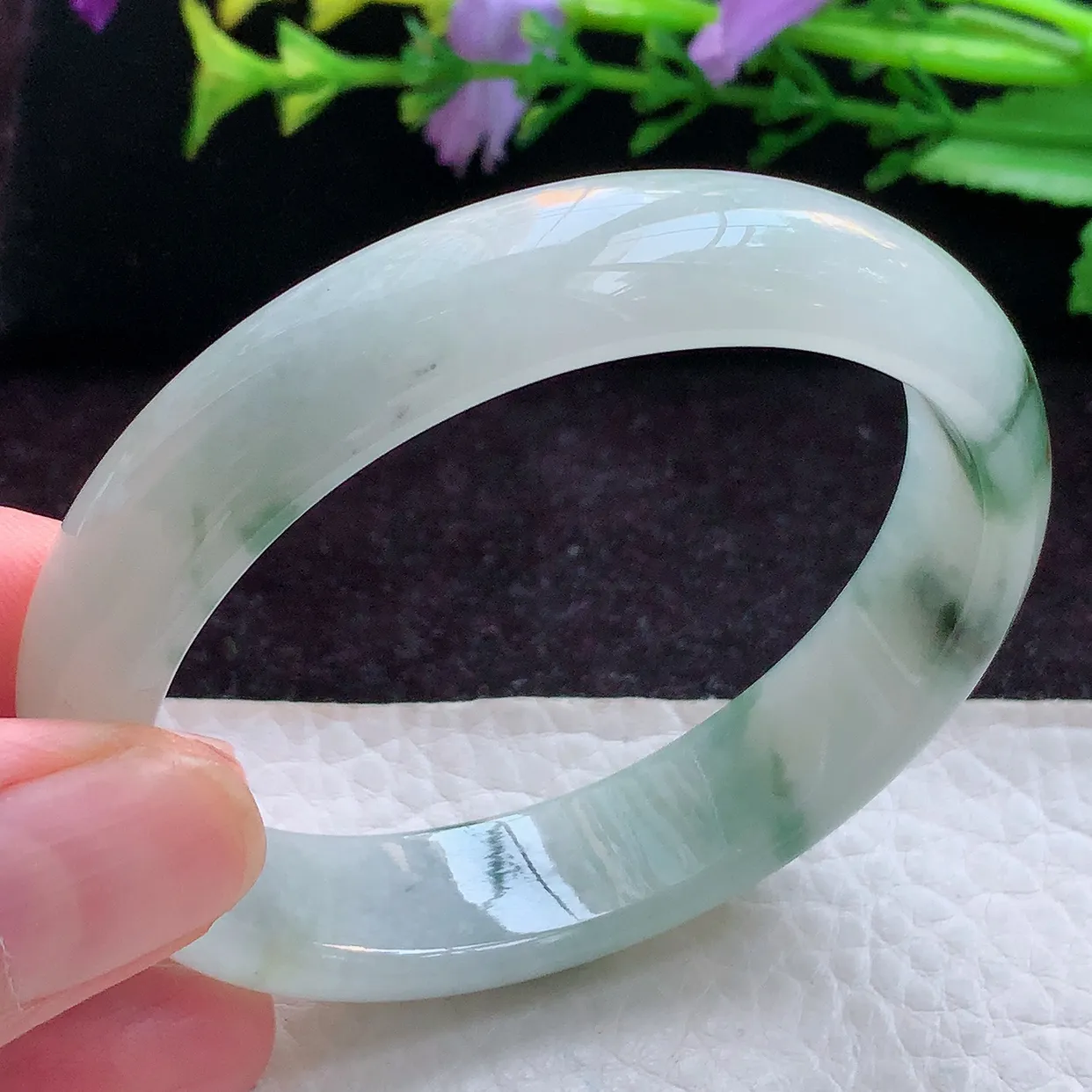 js实拍56*49.5*13.5*6.5贵妃镯 缅甸翡翠A货飘花清秀蛋形宽边玉手镯玉美人镯