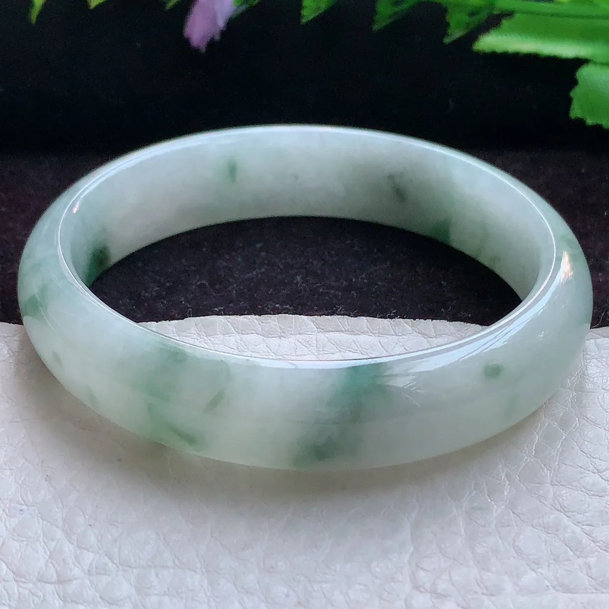 js实拍56*49.5*13.5*6.5贵妃镯 缅甸翡翠A货飘花清秀蛋形宽边玉手镯玉美人镯