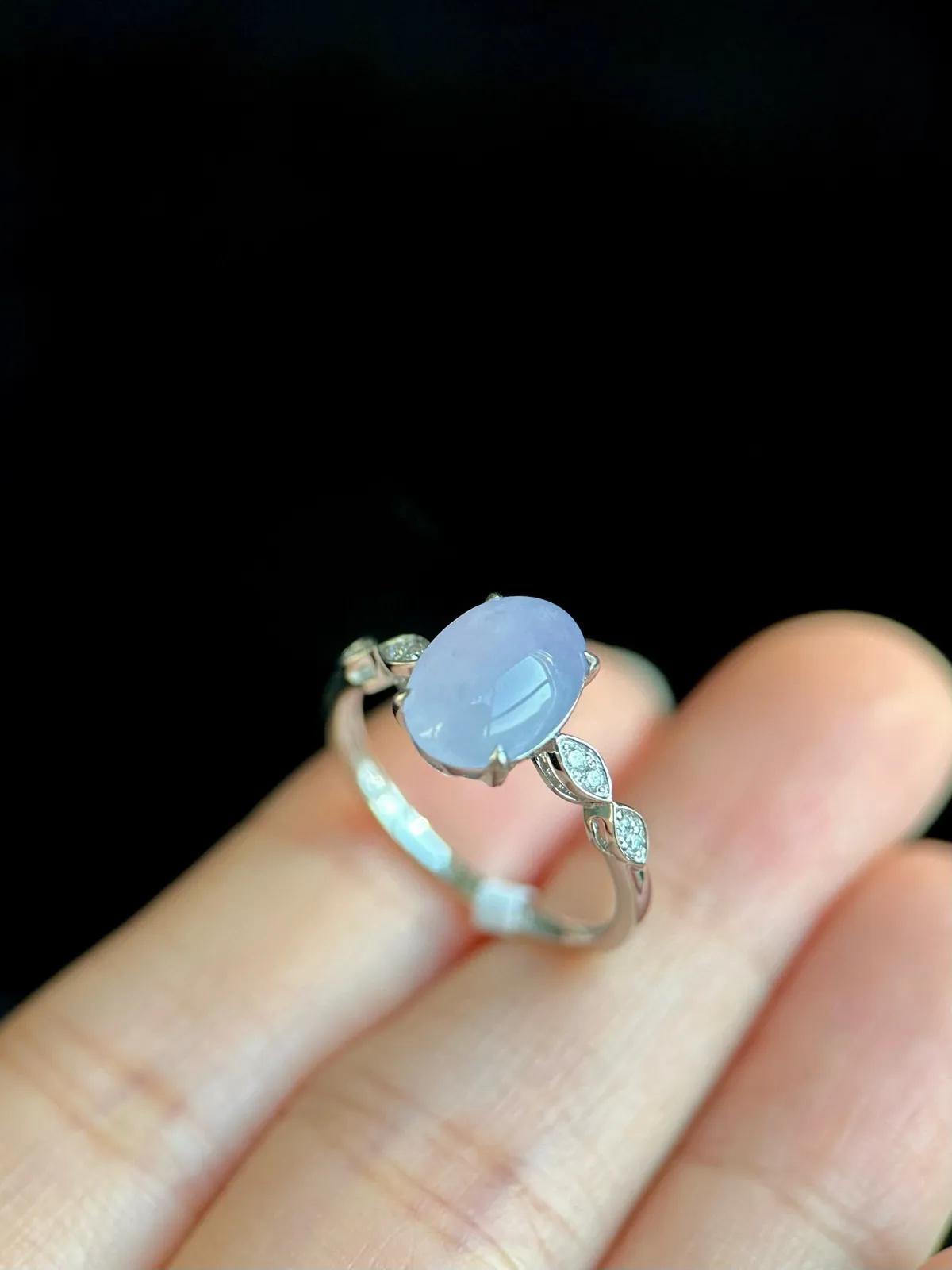 18k镶嵌冰种紫罗兰蛋面戒指