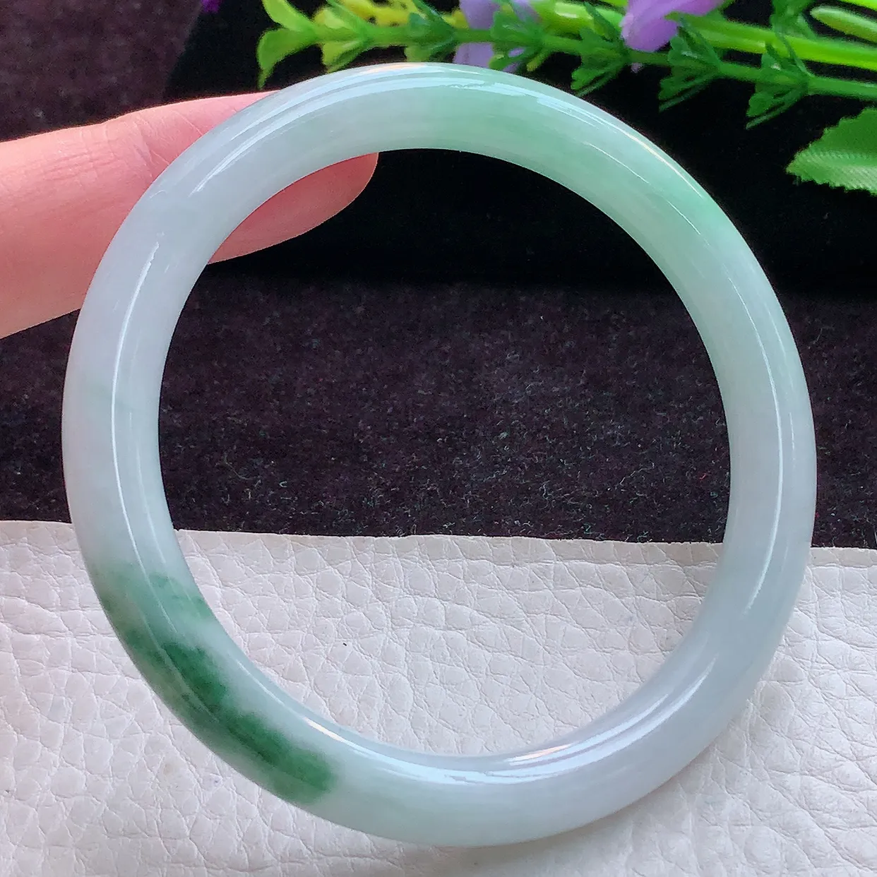 js实拍59*7.7*8美人镯 缅甸翡翠A货飘花秀气圆条玉手镯玉手环