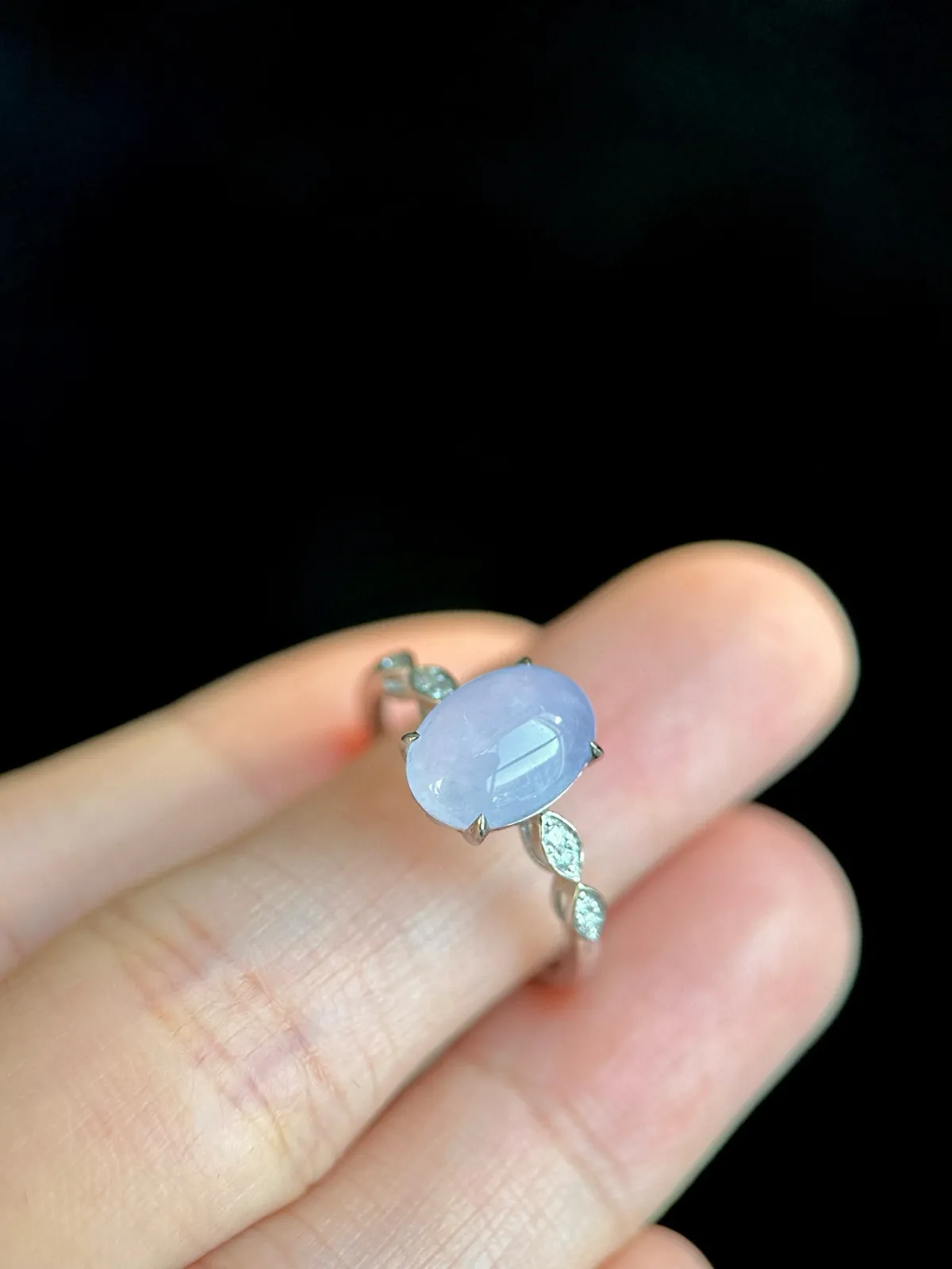 18k镶嵌冰种紫罗兰蛋面戒指