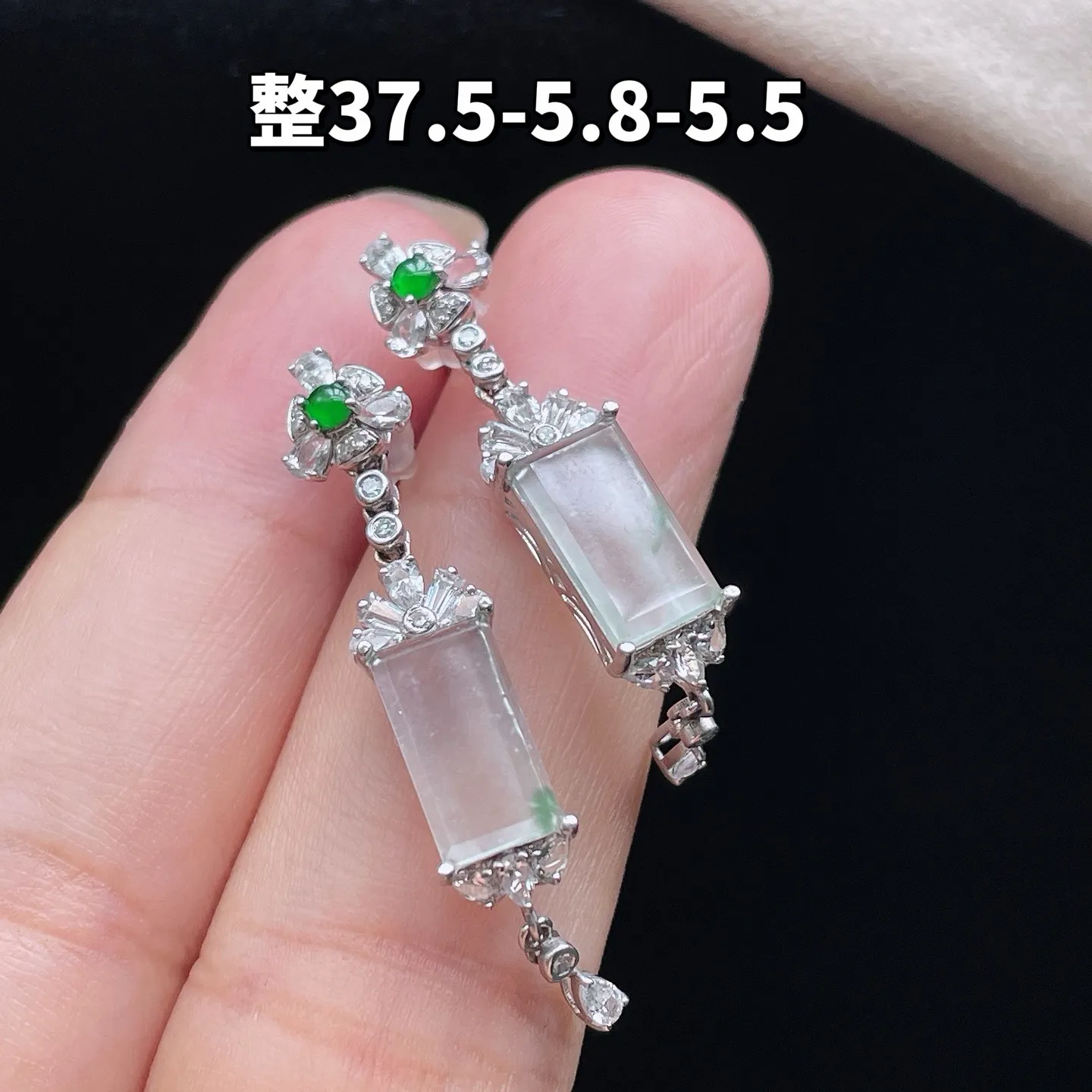 18K 冰种·无事牌耳坠

整37.5-5.8-5.5
