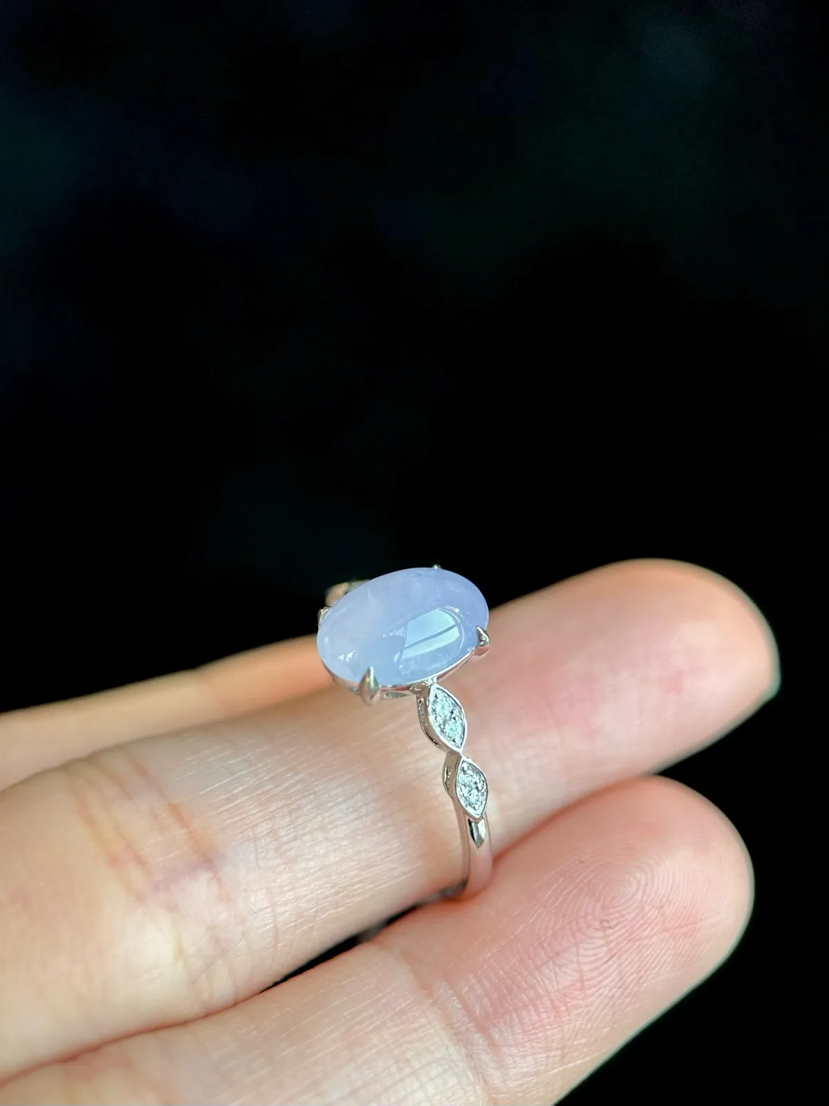 18k镶嵌冰种紫罗兰蛋面戒指