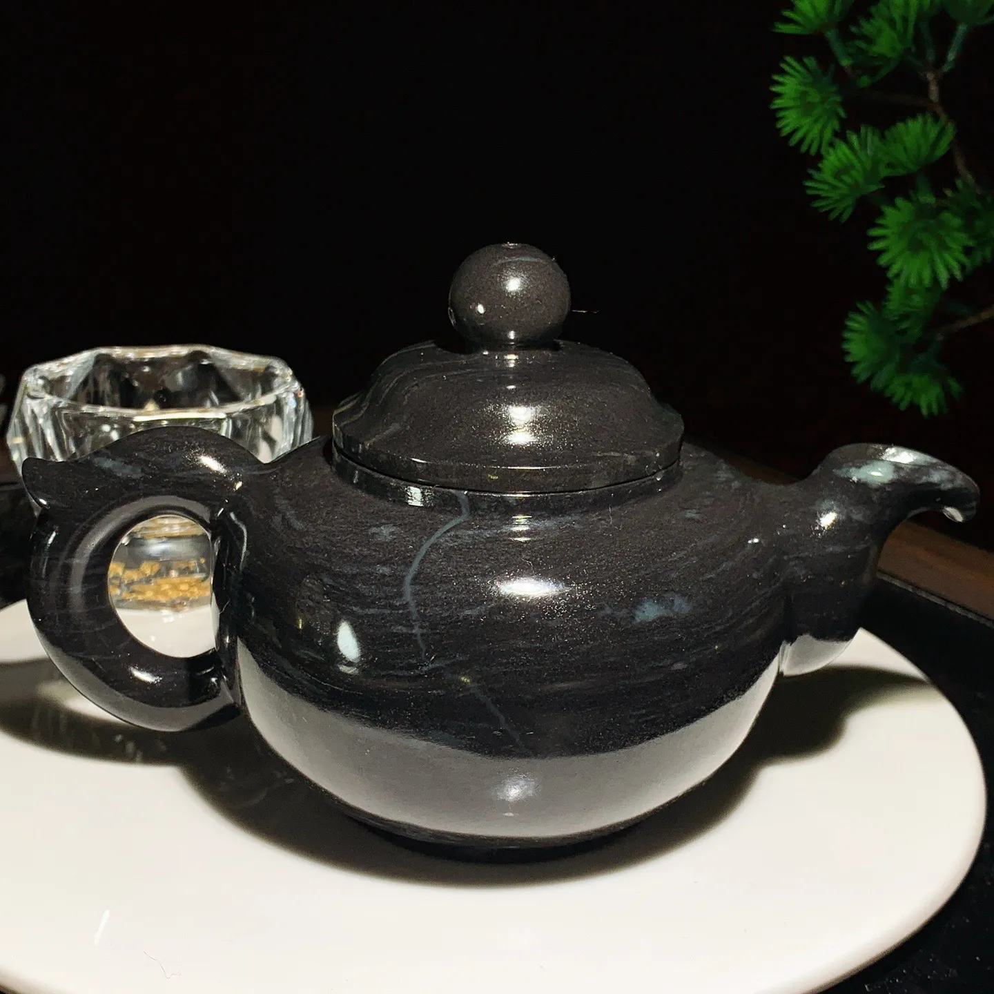 新疆和田玉青花把把把壶摆件。尺寸95/155/94/重445克 玉质细腻油润 底色纯净 脂粉好，品质好。lt251008