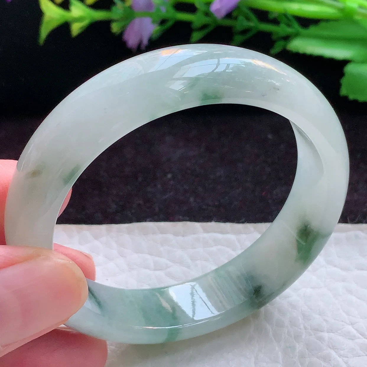 js实拍56*49.5*13.5*6.5贵妃镯 缅甸翡翠A货飘花清秀蛋形宽边玉手镯玉美人镯