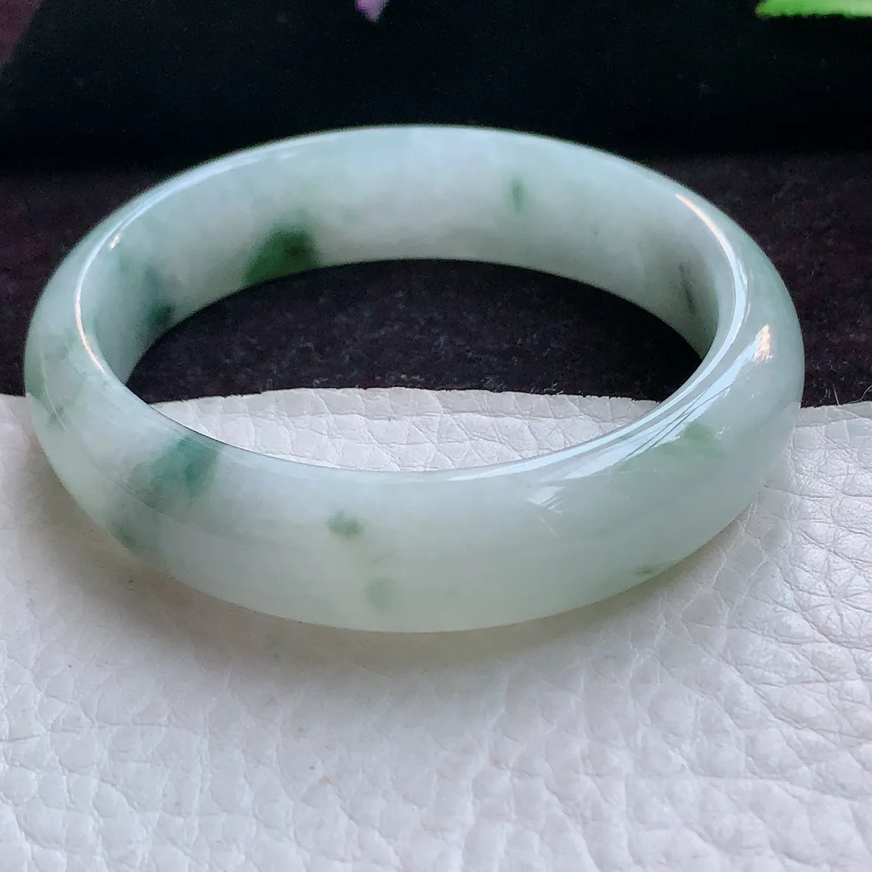 js实拍56*49.5*13.5*6.5贵妃镯 缅甸翡翠A货飘花清秀蛋形宽边玉手镯玉美人镯