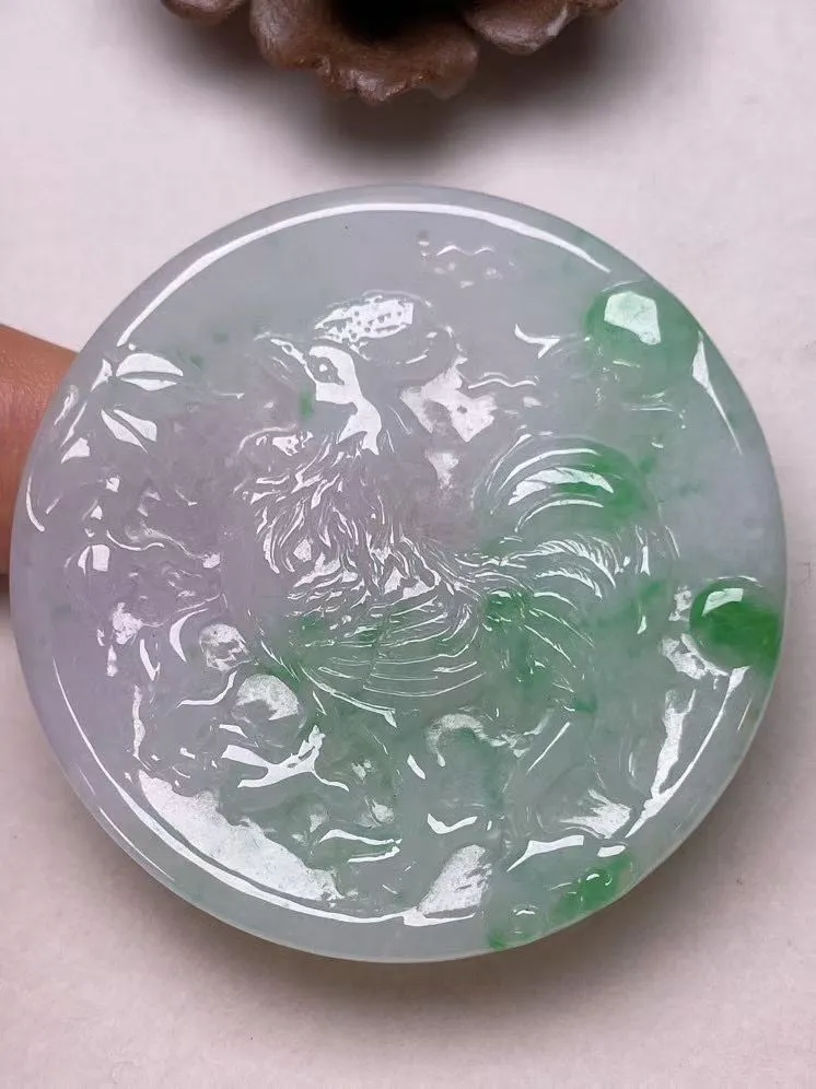 冰糯种飘绿【生肖鸡——一鸣惊人】吊坠，种水好，玉质细腻 ，卖相好.