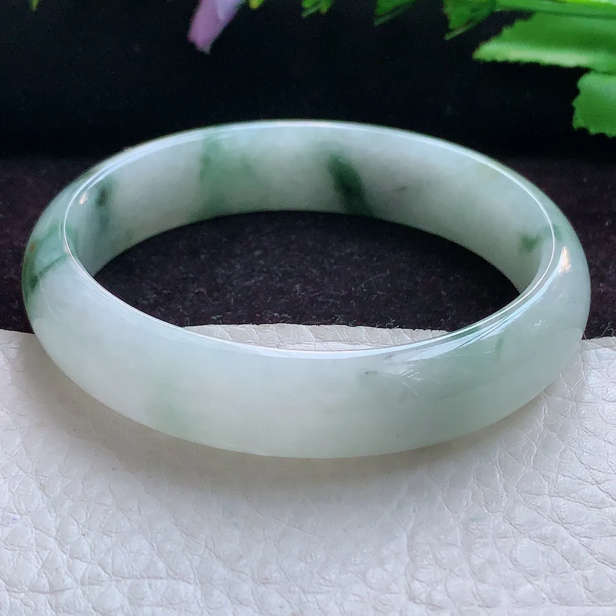 js实拍56*49.5*13.5*6.5贵妃镯 缅甸翡翠A货飘花清秀蛋形宽边玉手镯玉美人镯