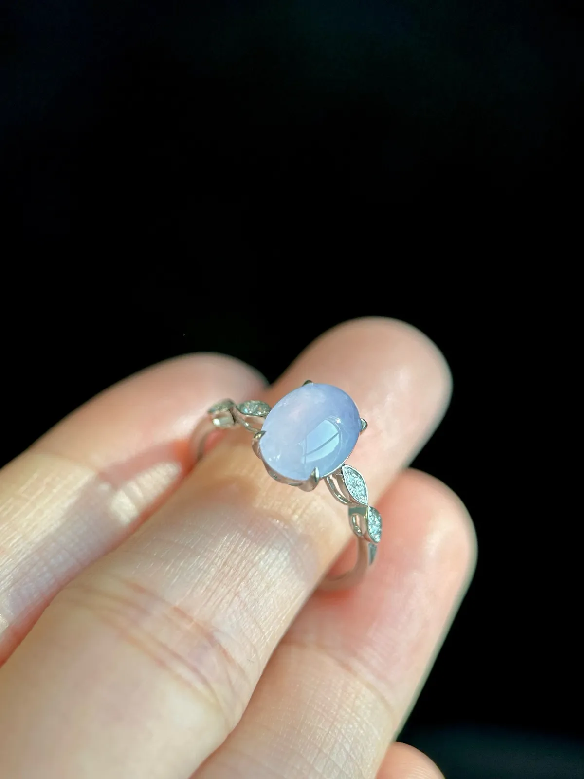 18k镶嵌冰种紫罗兰蛋面戒指