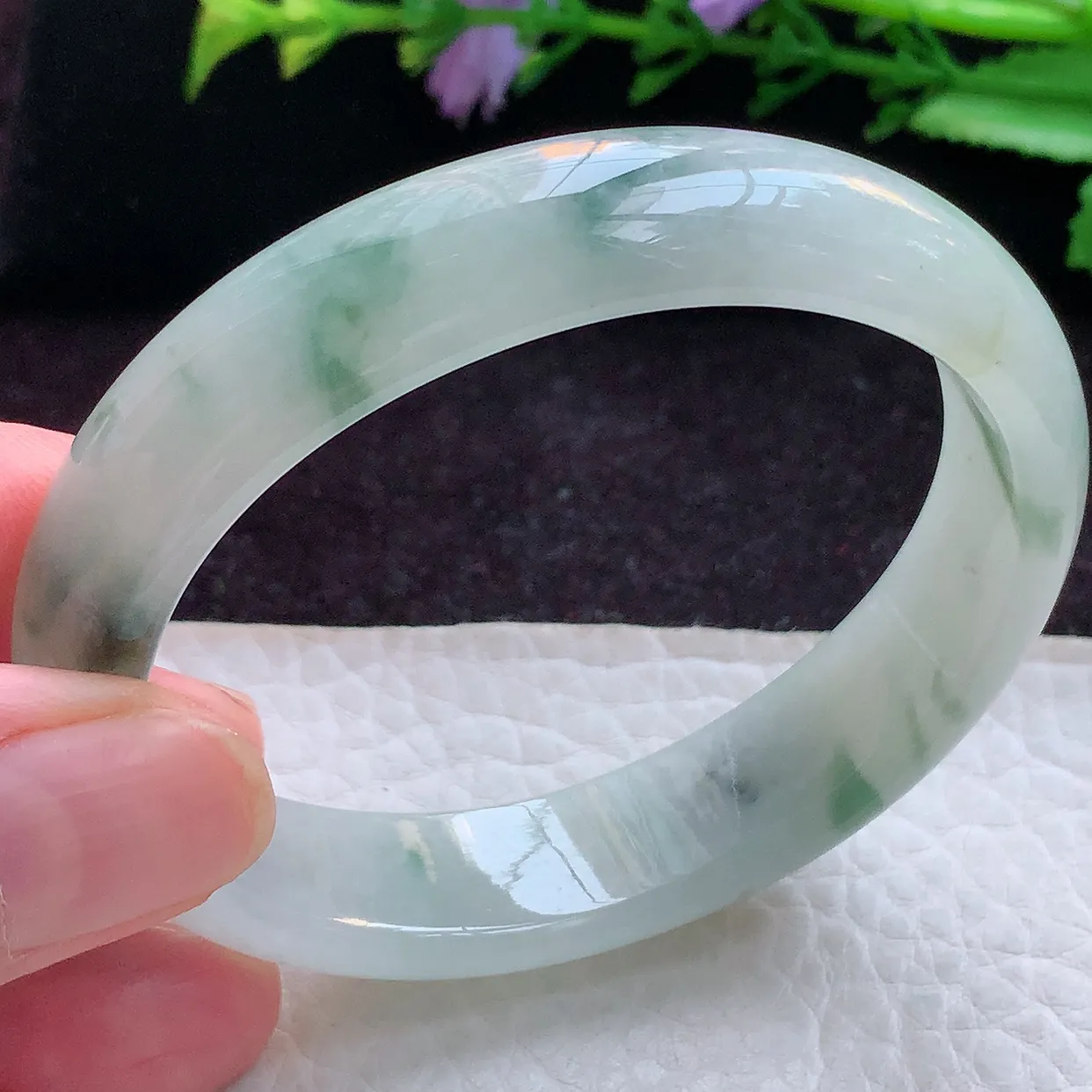 js实拍56*49.5*13.5*6.5贵妃镯 缅甸翡翠A货飘花清秀蛋形宽边玉手镯玉美人镯