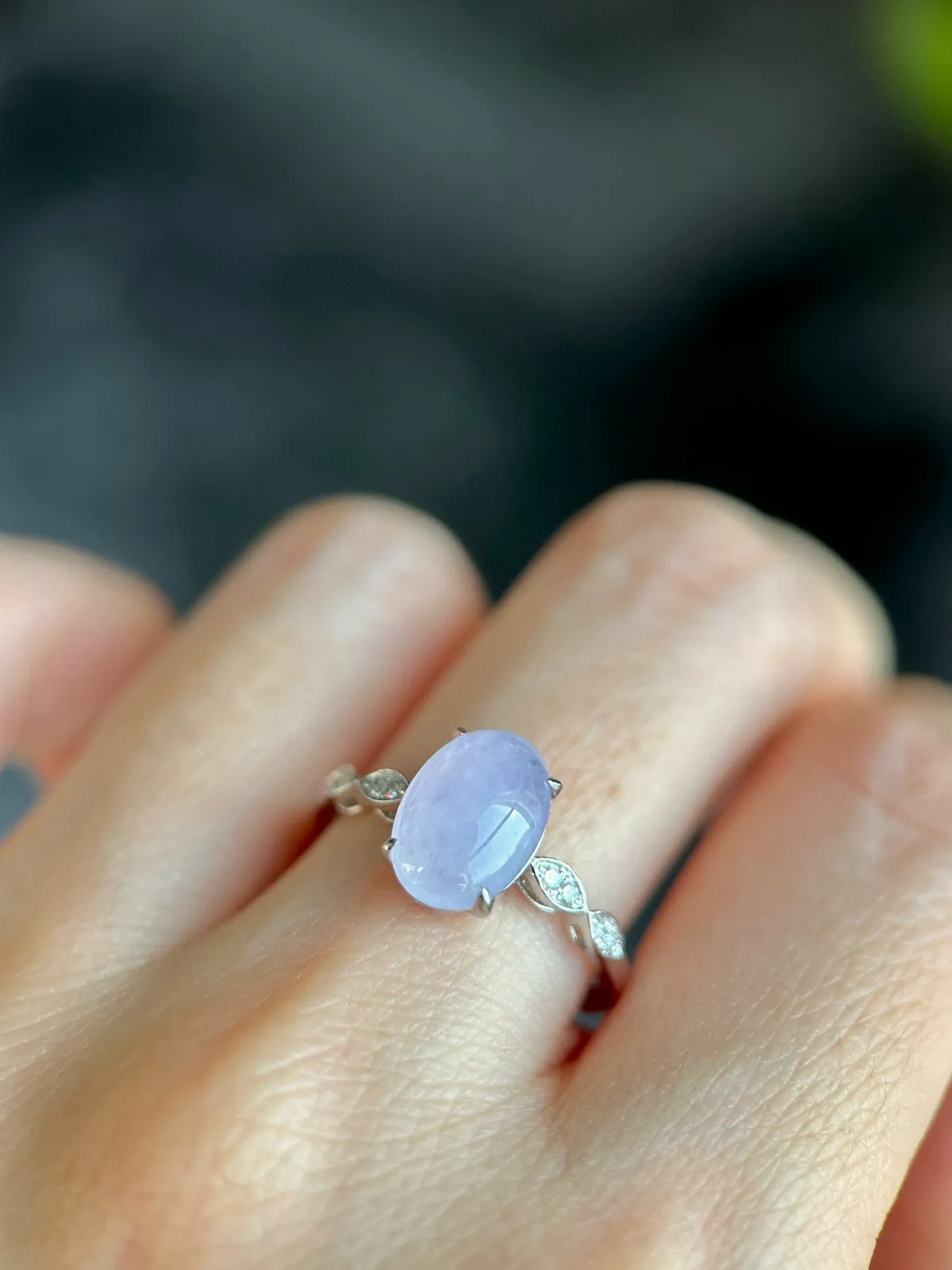 18k镶嵌冰种紫罗兰蛋面戒指