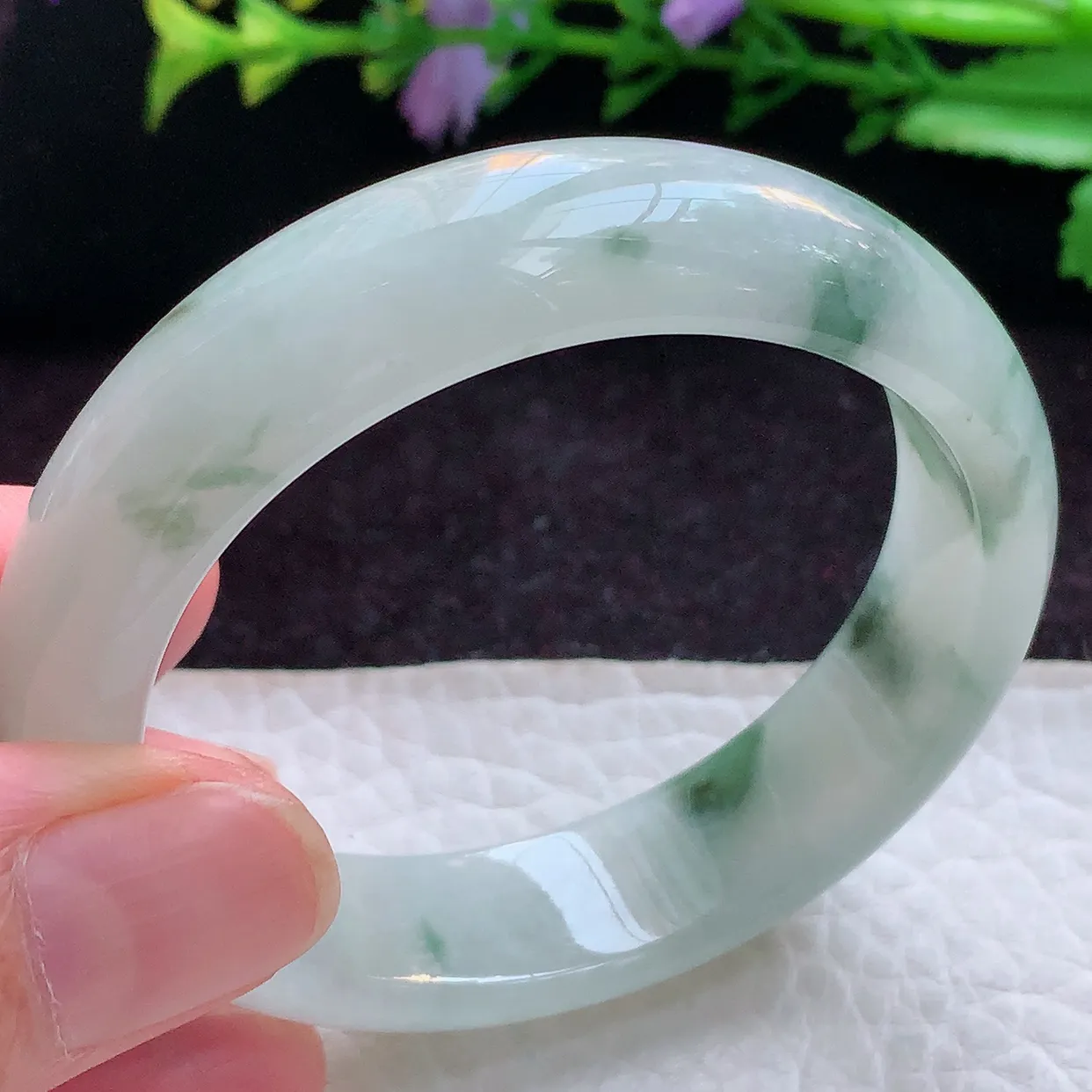 js实拍56*49.5*13.5*6.5贵妃镯 缅甸翡翠A货飘花清秀蛋形宽边玉手镯玉美人镯