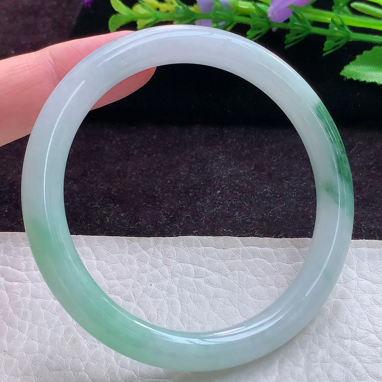 js实拍59*7.7*8美人镯 缅甸翡翠A货飘花秀气圆条玉手镯玉手环