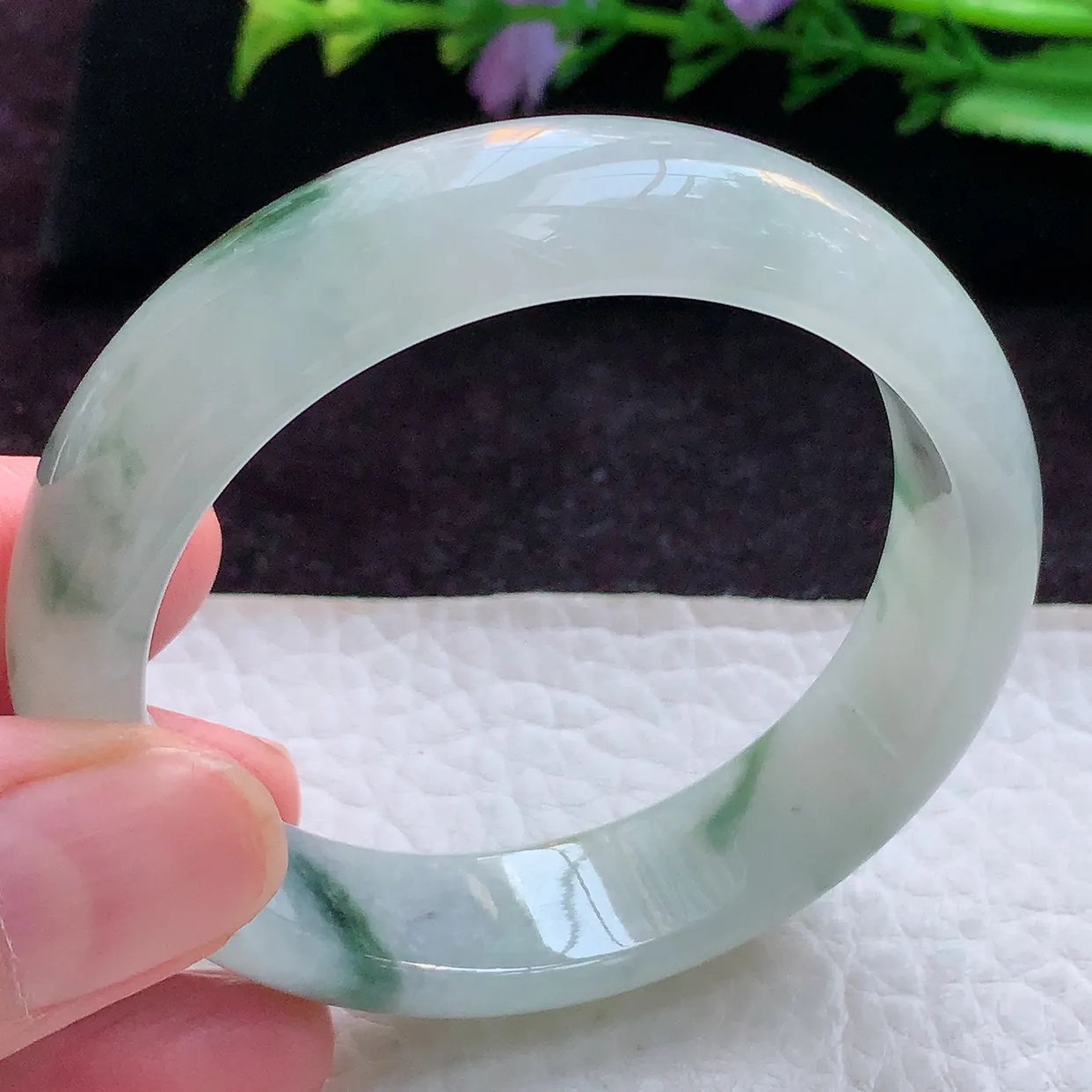 js实拍56*49.5*13.5*6.5贵妃镯 缅甸翡翠A货飘花清秀蛋形宽边玉手镯玉美人镯