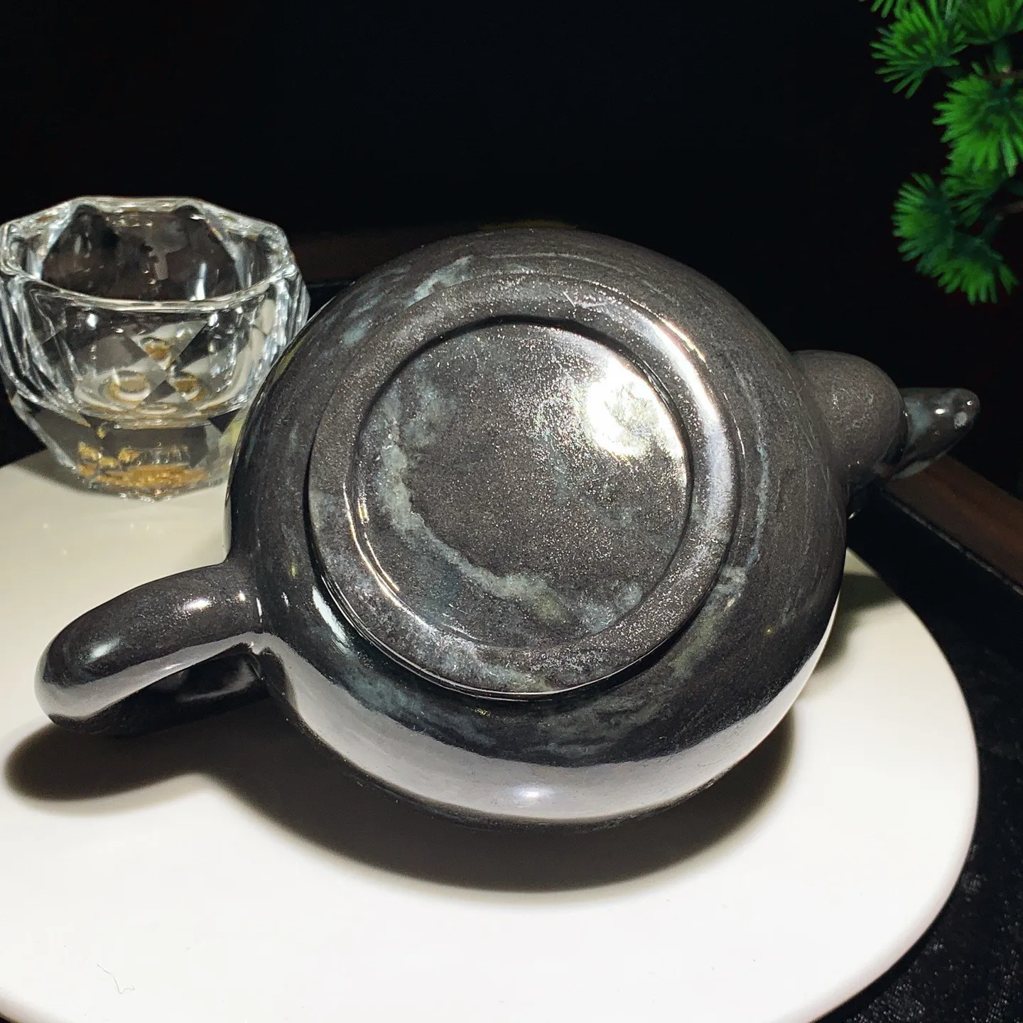新疆和田玉青花把把把壶摆件。尺寸95/155/94/重445克 玉质细腻油润 底色纯净 脂粉好，品质好。lt251008
