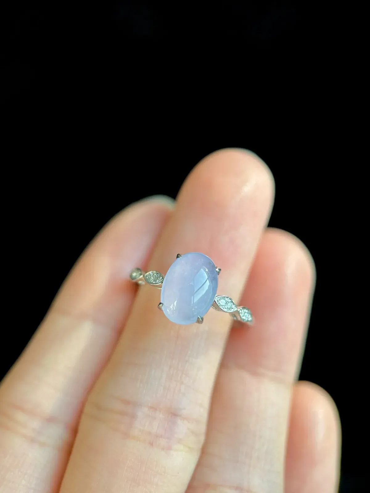 18k镶嵌冰种紫罗兰蛋面戒指