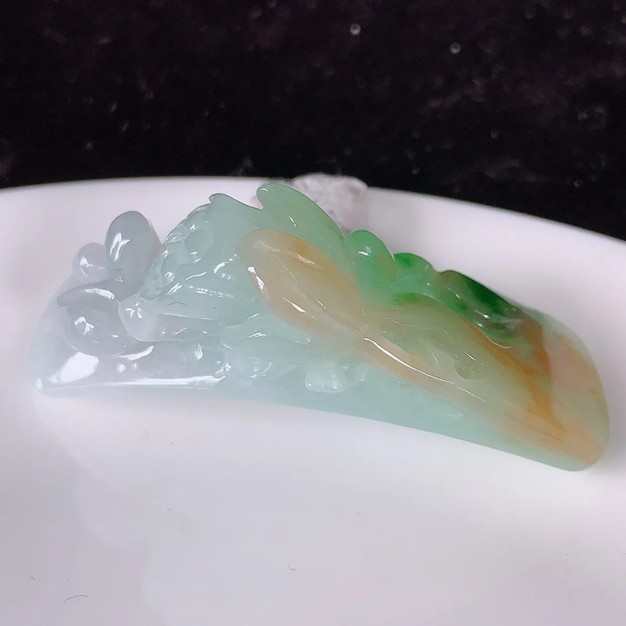 自然光实拍，冰润黄加绿翡翠花开富贵手环，种老水足，雕工精湛 ，寓意美好，佩戴时尚出众！#87.5