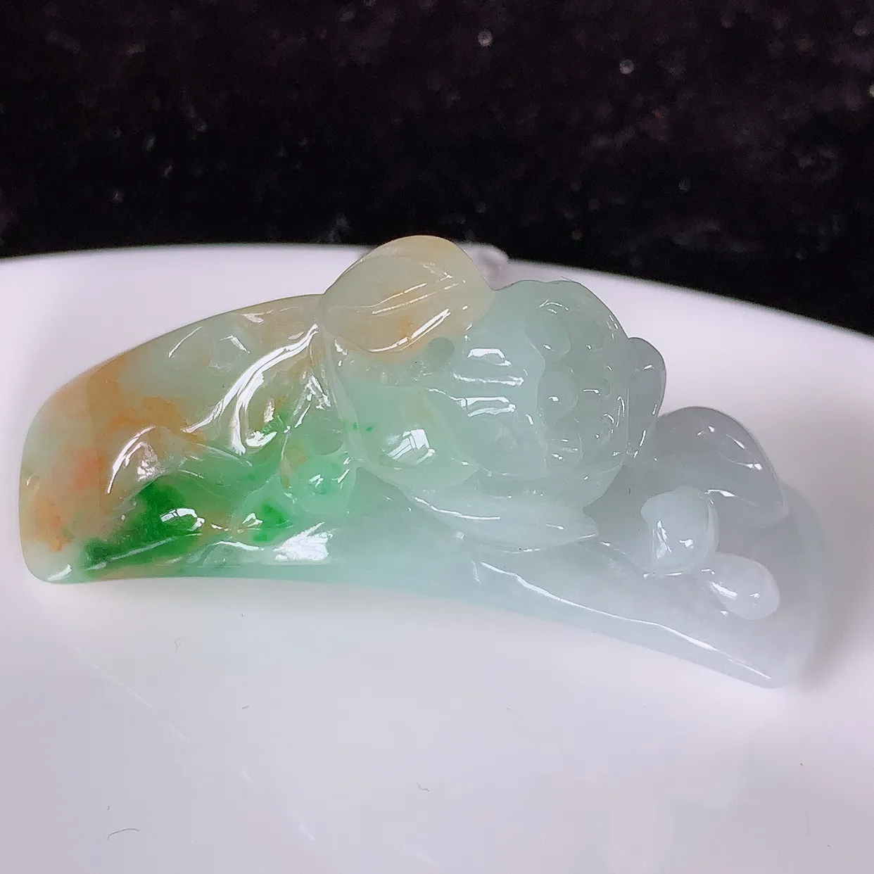 自然光实拍，冰润黄加绿翡翠花开富贵手环，种老水足，雕工精湛 ，寓意美好，佩戴时尚出众！#87.5