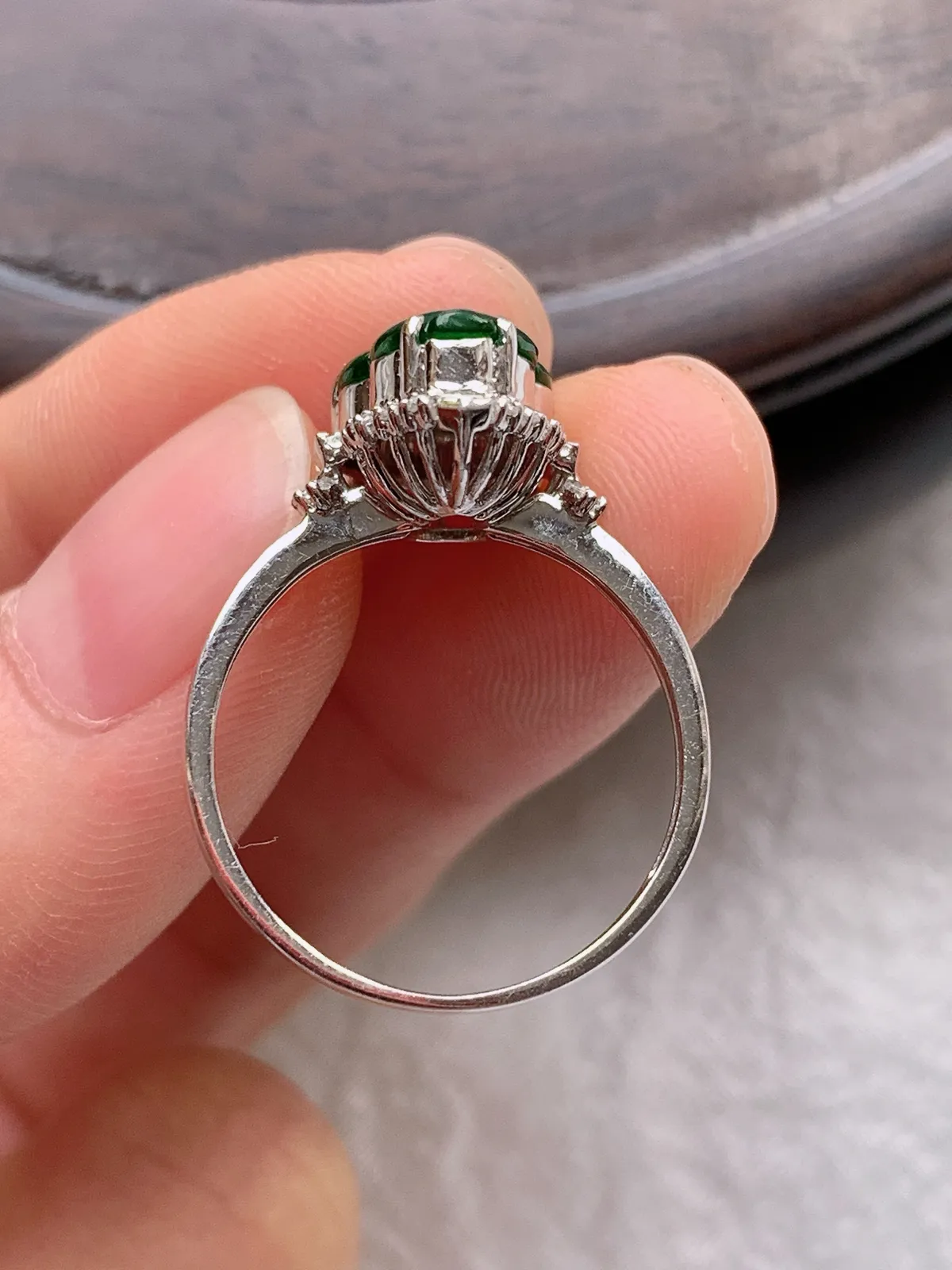 翡翠a货18k金冰种满绿葫芦戒指，尺寸17-12.3-8.2，重量:2.62g