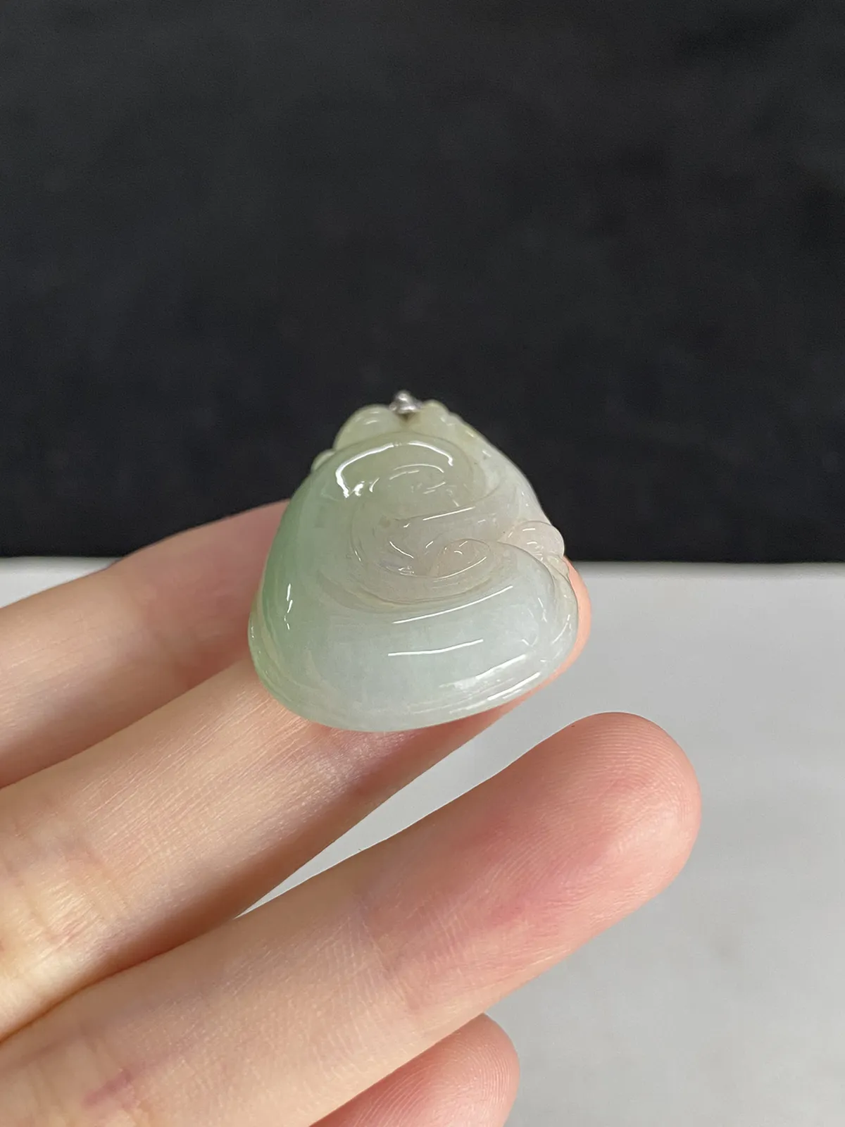 翡翠糯化种绿色吊坠，印记：Au750