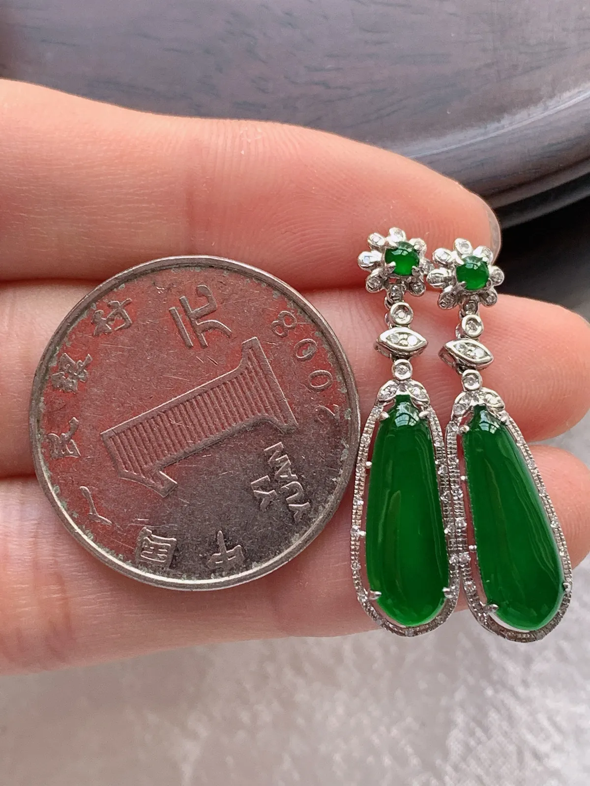 翡翠a货18k金冰种满绿福瓜耳钉，尺寸16.5-5.8，重量:2.99g