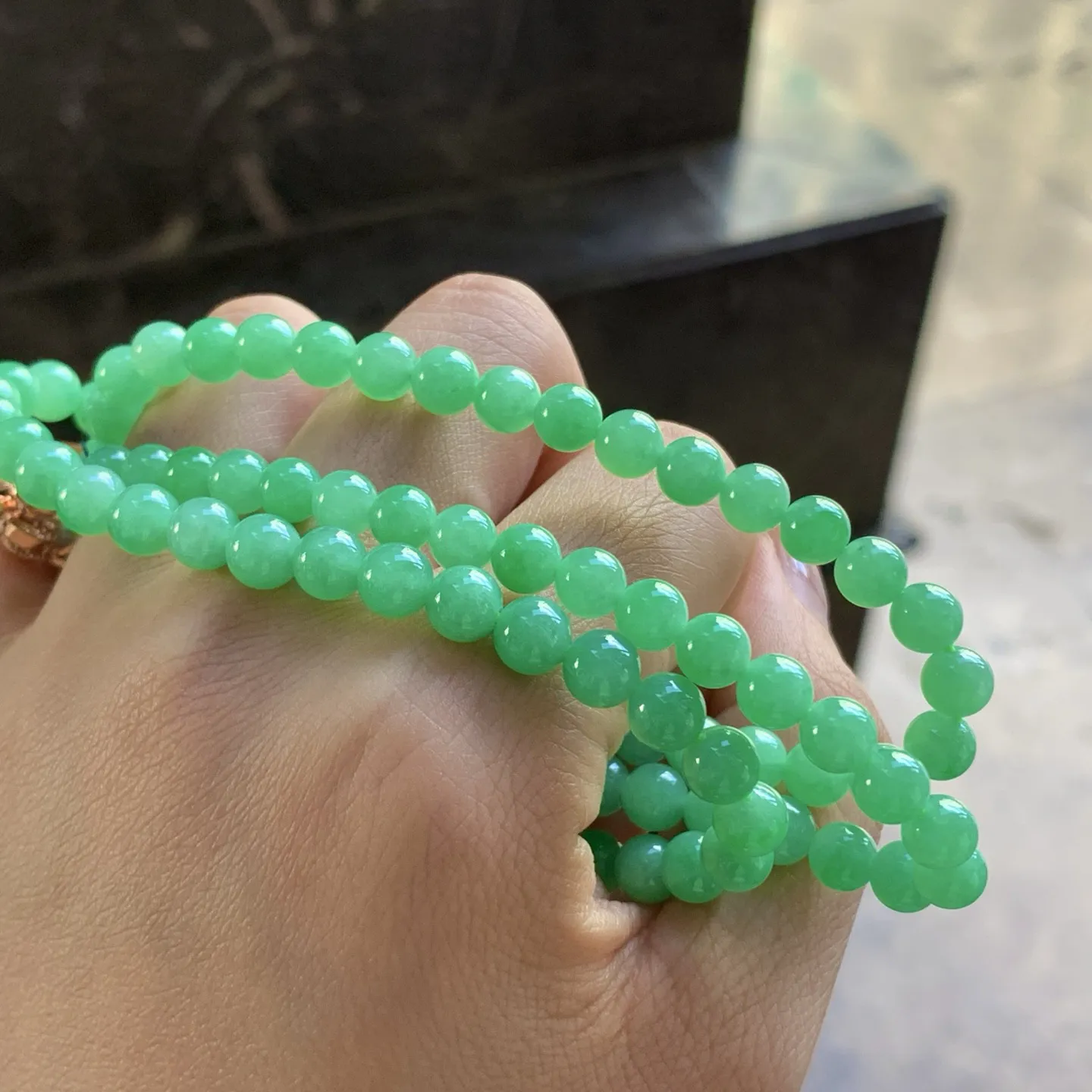 阳绿色珠串^_^色阳 玉质温润 尺寸6
