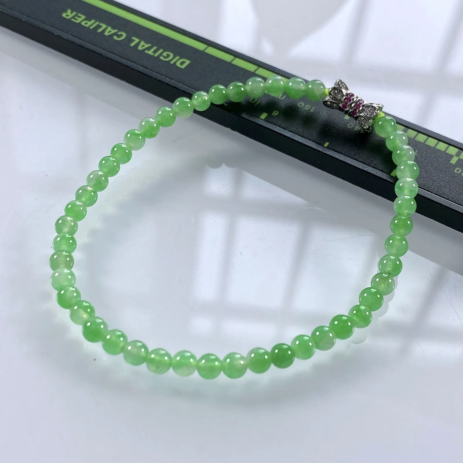 缅甸天然翡翠A货，卡3.8高冰种晴阳绿冰绿小米珠小圆珠手串手链，尺寸：3.8mm/46颗，长度175mm，重量：4.55g