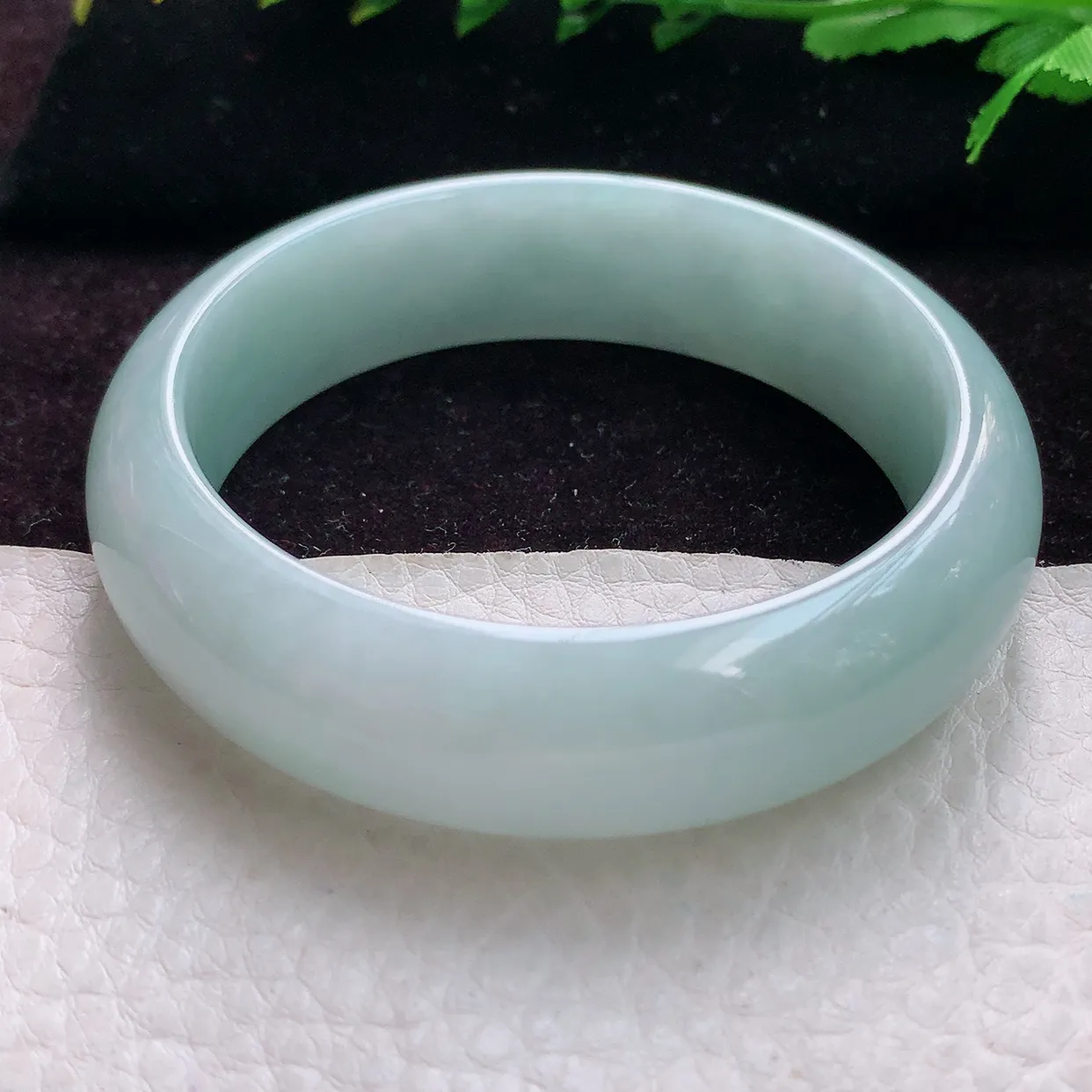 js实拍56*16*7.6轮胎镯 淡雅宽边缅甸翡翠玉手镯 珠宝玉手环
