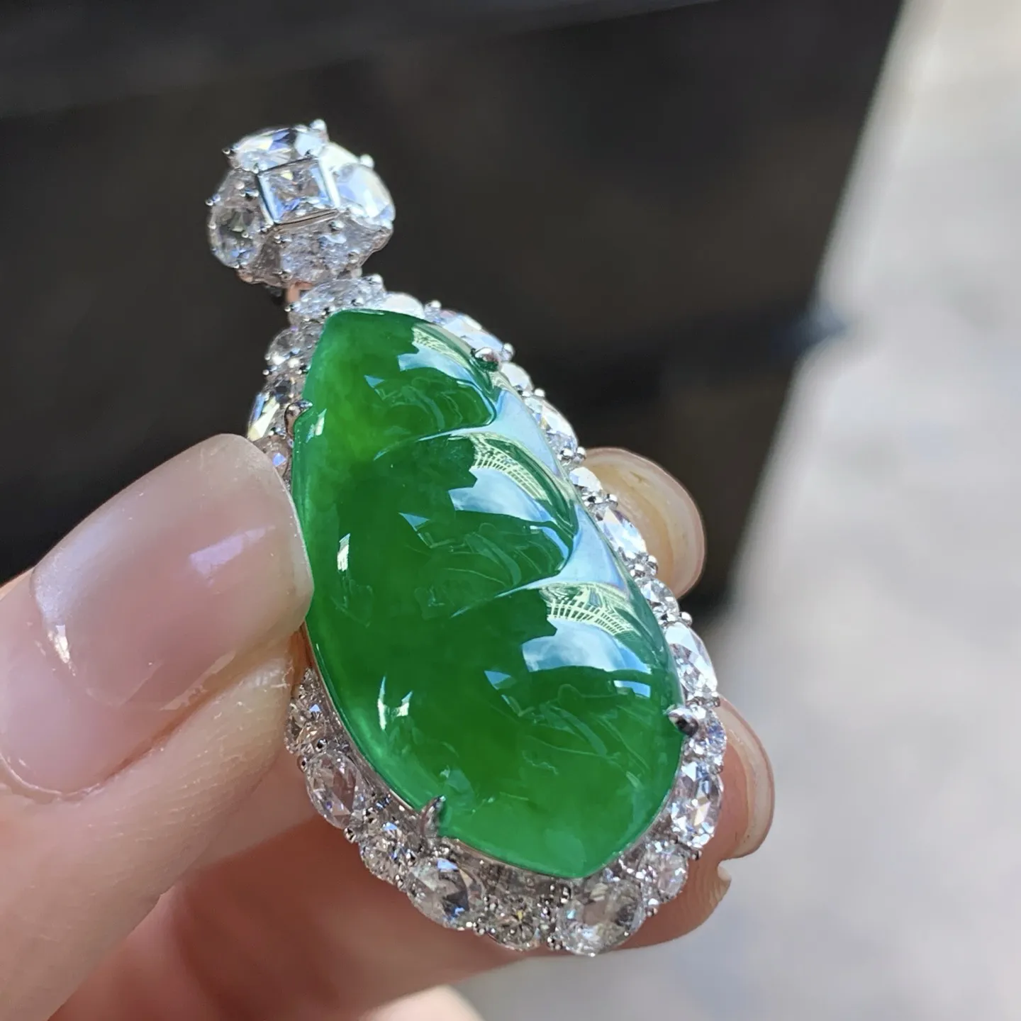 金钻镶嵌辣绿色豆子^_^鲜艳起光