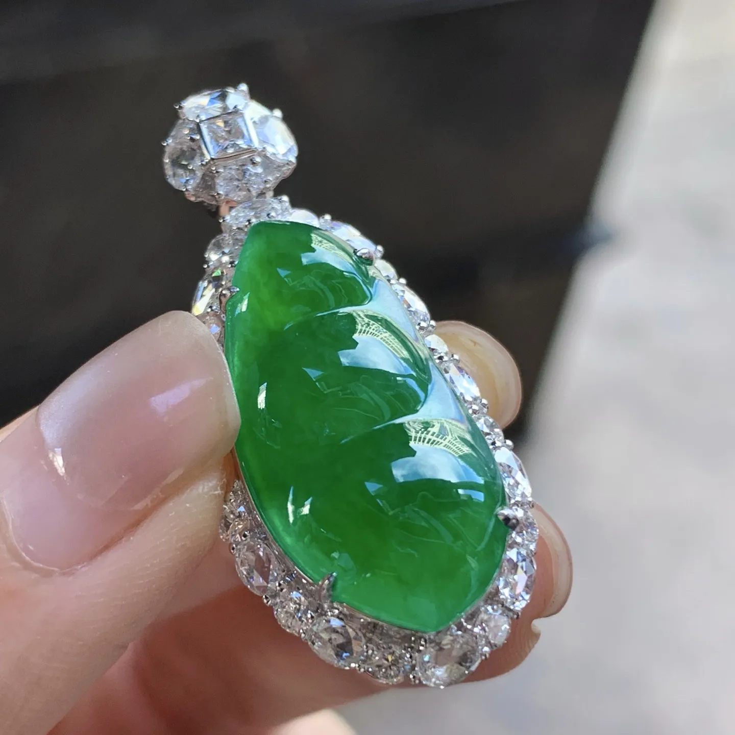 金钻镶嵌辣绿色豆子^_^鲜艳起光