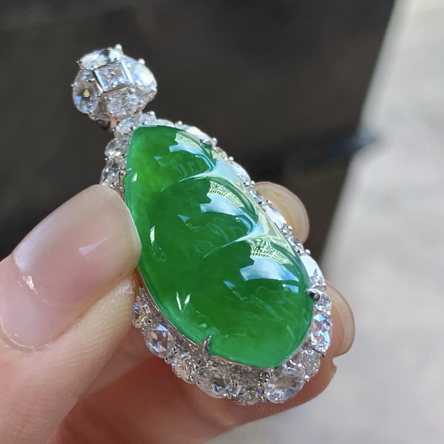 金钻镶嵌辣绿色豆子^_^鲜艳起光