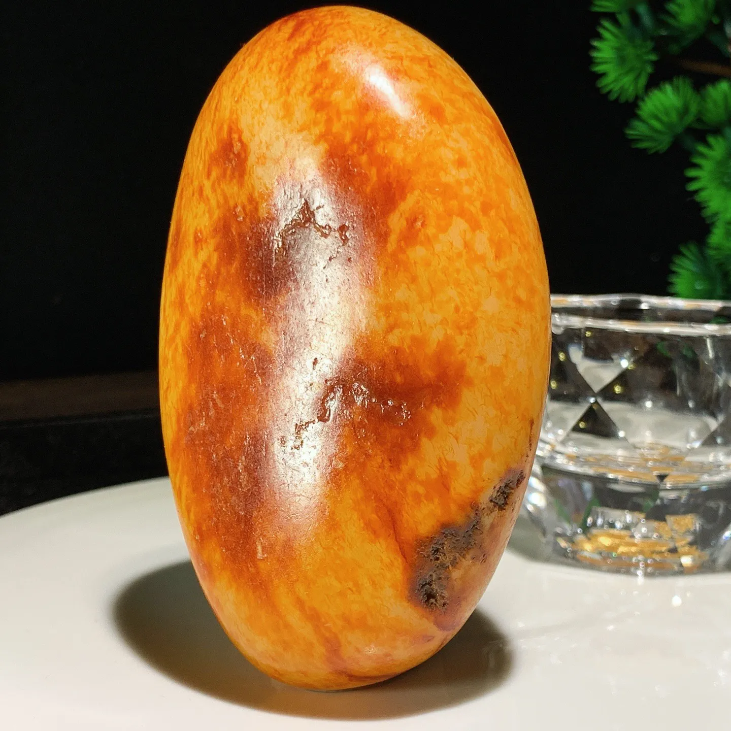 和田玉油皮原石把件。尺寸100/61/42重417克 玉质细腻油润 底色纯净 脂粉好，品质好。lt251008