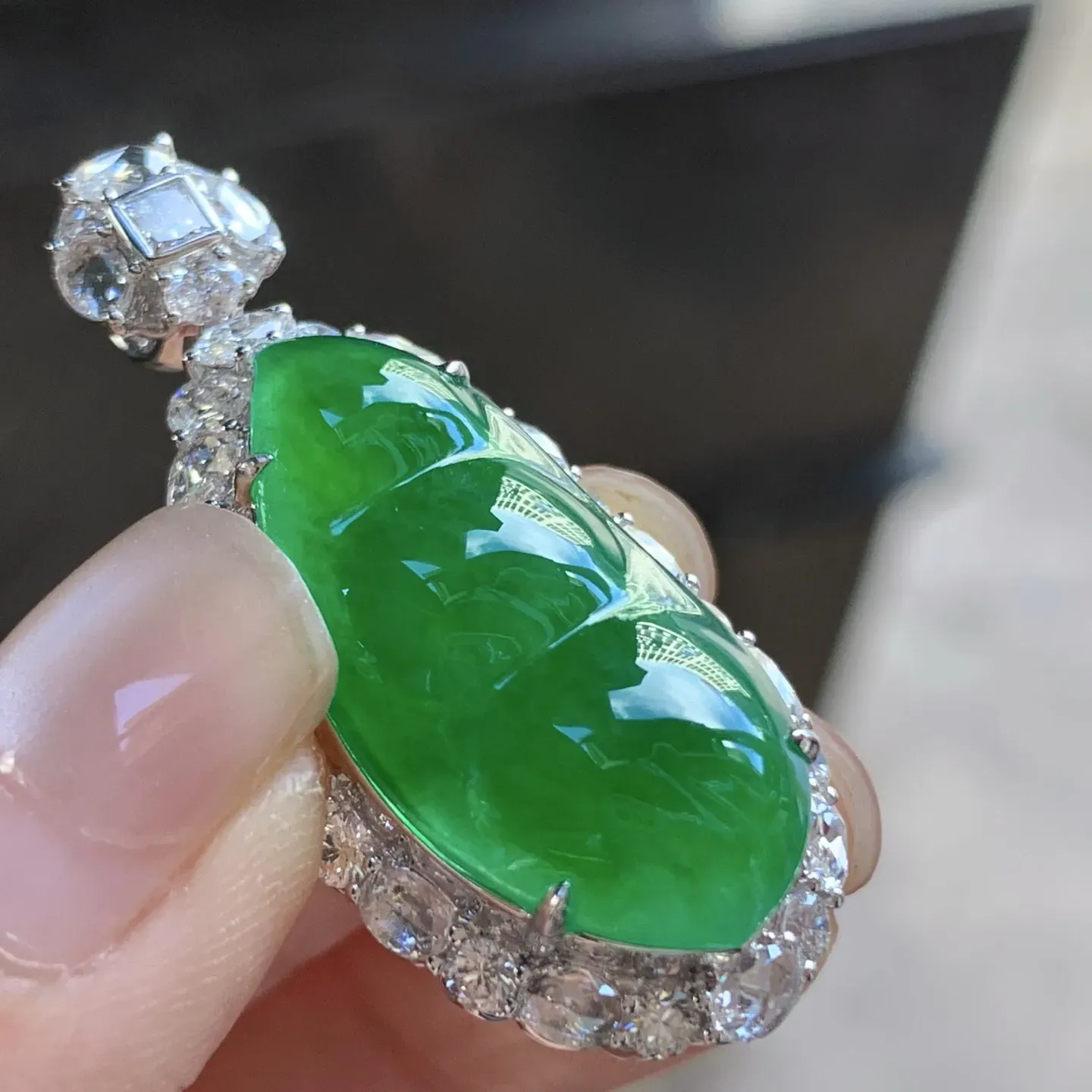 金钻镶嵌辣绿色豆子^_^鲜艳起光