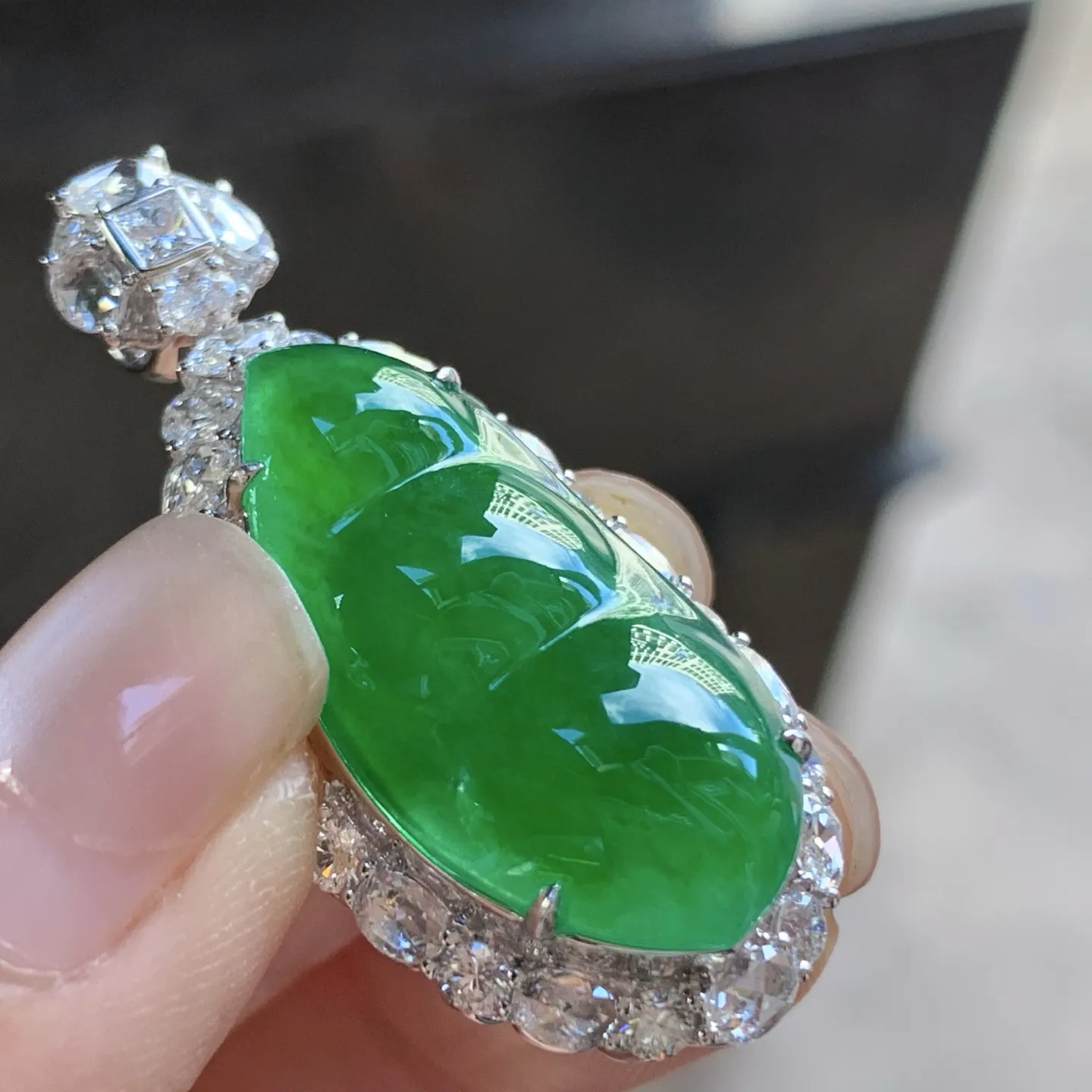 金钻镶嵌辣绿色豆子^_^鲜艳起光