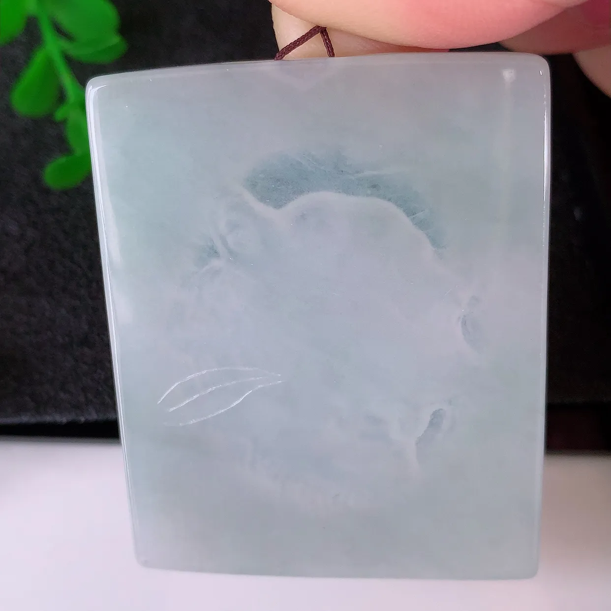 自然光实拍，冰润双彩翡翠生肖虎吊坠，种老水足，雕工精湛 ，寓意美好，佩戴时尚出众！#60.10