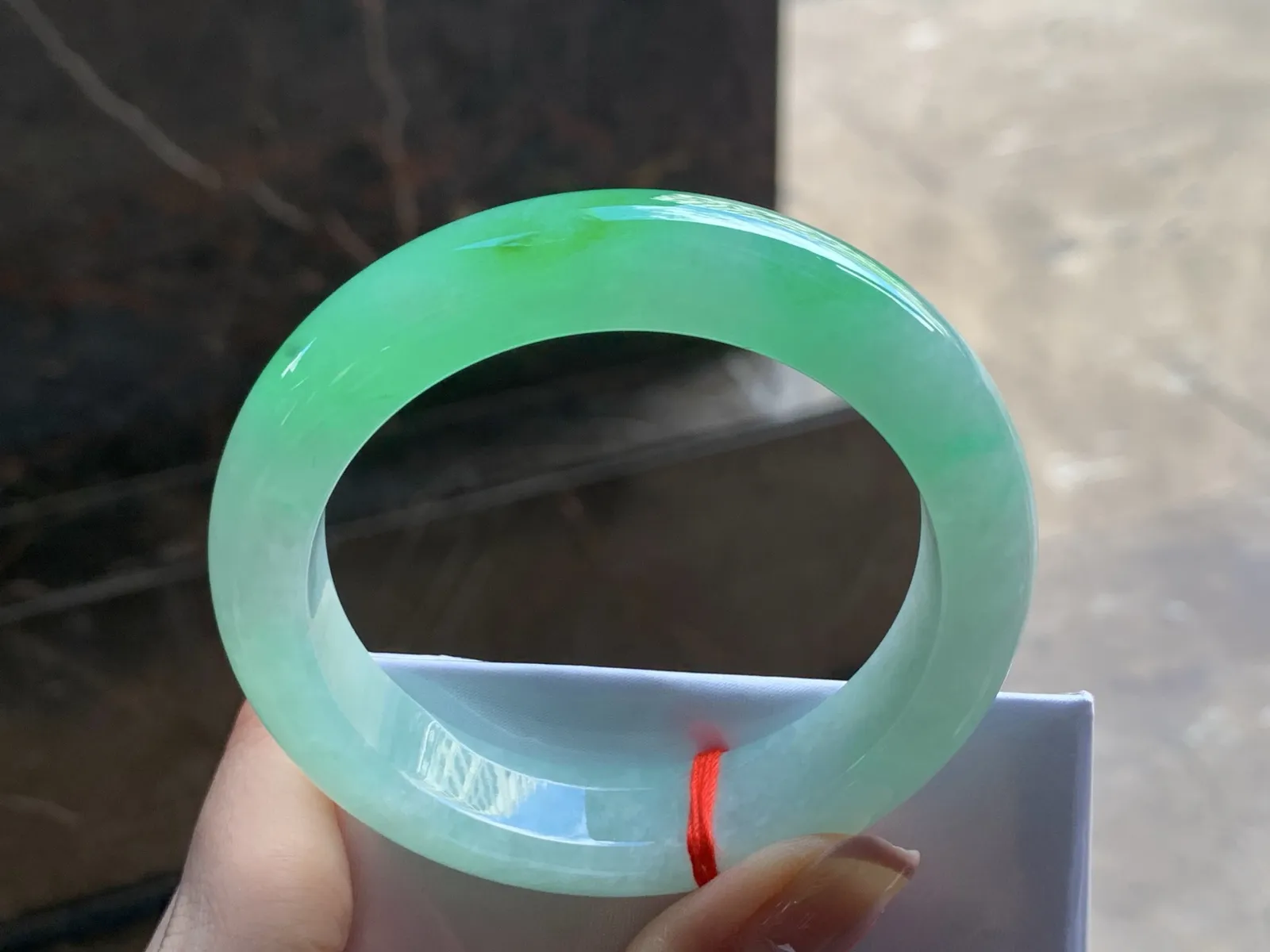 55.5-13.2-9.5
阳绿手镯^_^
水润清爽