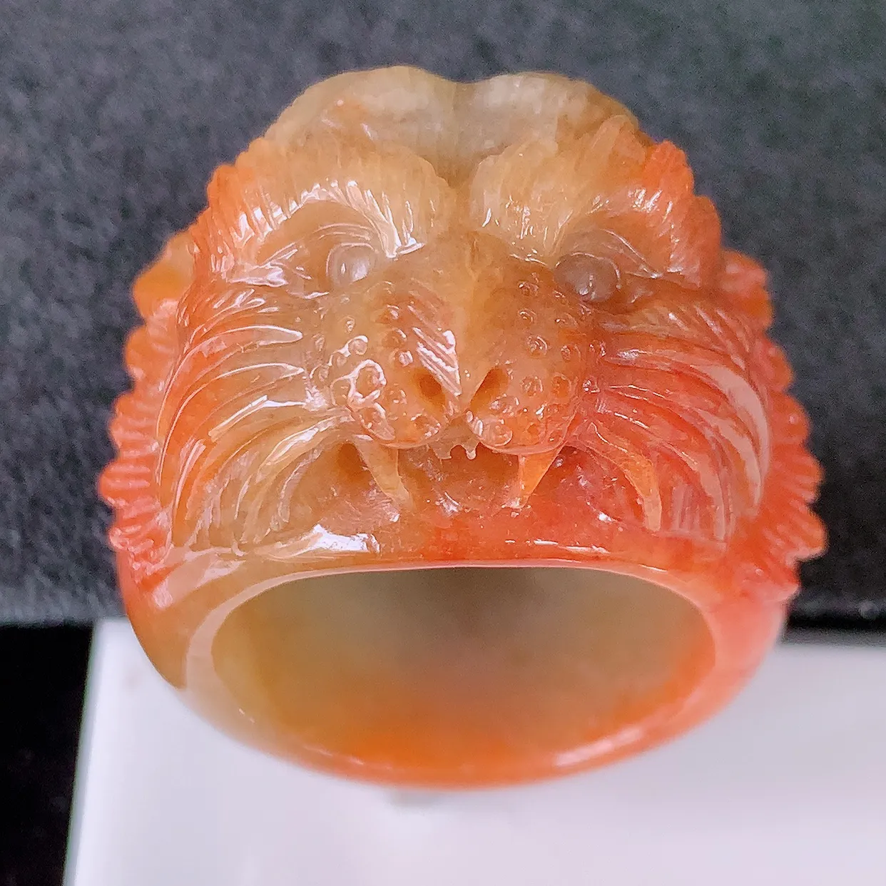 自然光实拍，红翡老虎扳指，21.8mm内径翡翠扳指，冰润指环，玉扳指，财源滚滚，玉质细腻起胶，28圈口，种水好！#60.10尺寸40*21.8-20.5-12mm