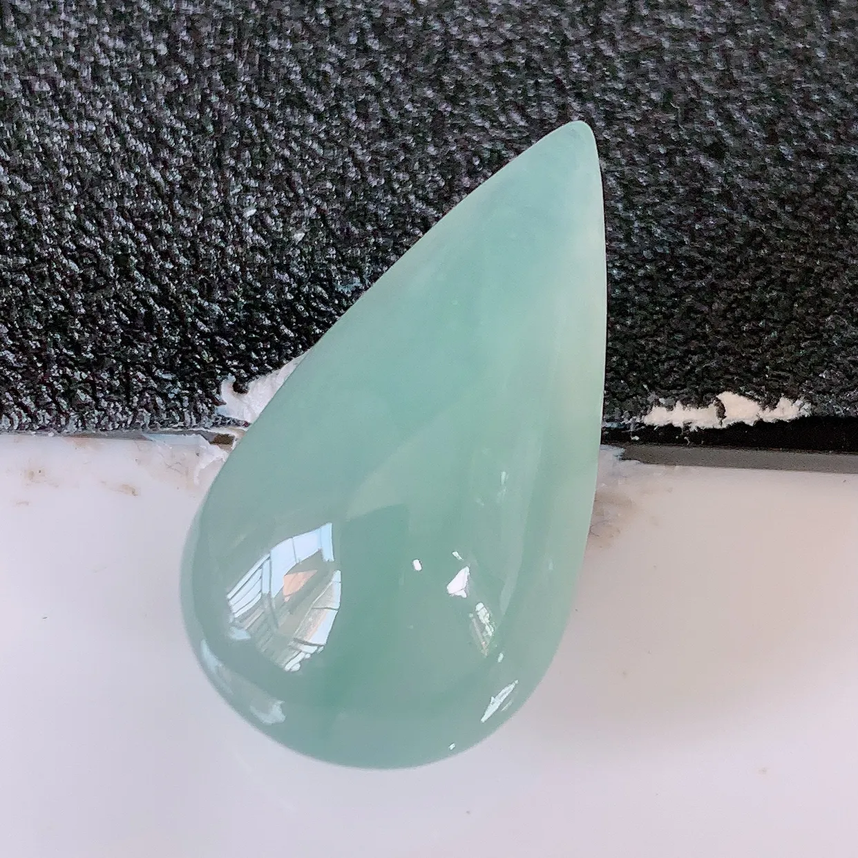自然光实拍，冰种翡翠水滴，种老水足，雕工精湛 ，寓意美好，镶嵌更靓，佩戴时尚出众！#94.10