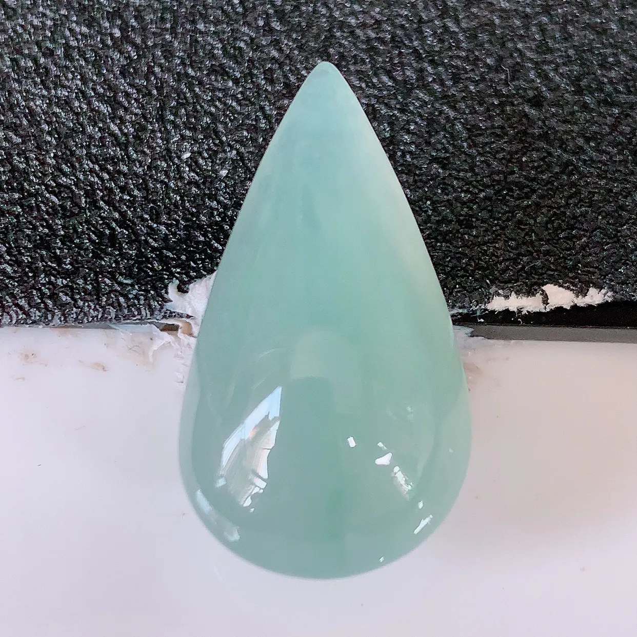 自然光实拍，冰种翡翠水滴，种老水足，雕工精湛 ，寓意美好，镶嵌更靓，佩戴时尚出众！#94.10