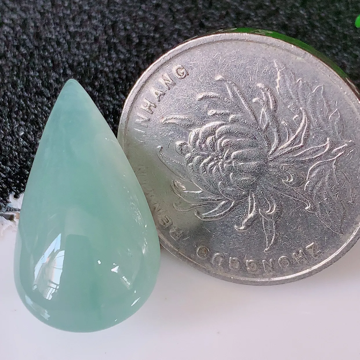 自然光实拍，冰种翡翠水滴，种老水足，雕工精湛 ，寓意美好，镶嵌更靓，佩戴时尚出众！#94.10