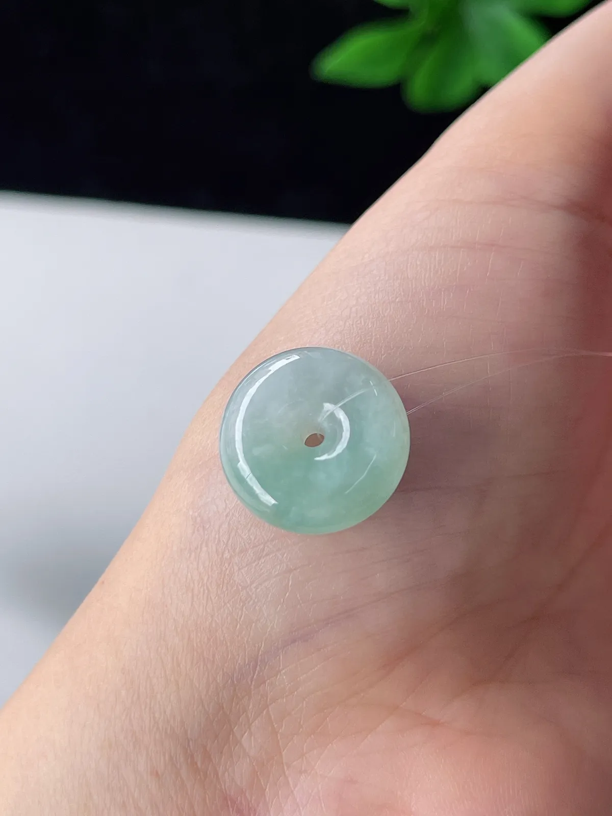 翡翠细糯化种淡绿色平安扣