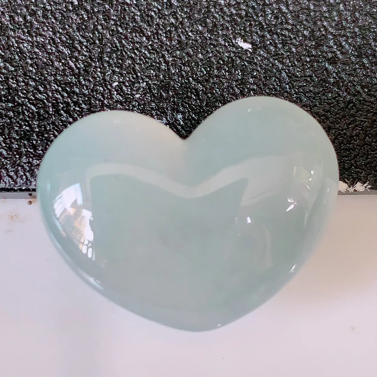 自然光实拍，冰种翡翠爱心，种老水足，雕工精湛 ，寓意美好，镶嵌更靓，佩戴时尚出众！#49.8